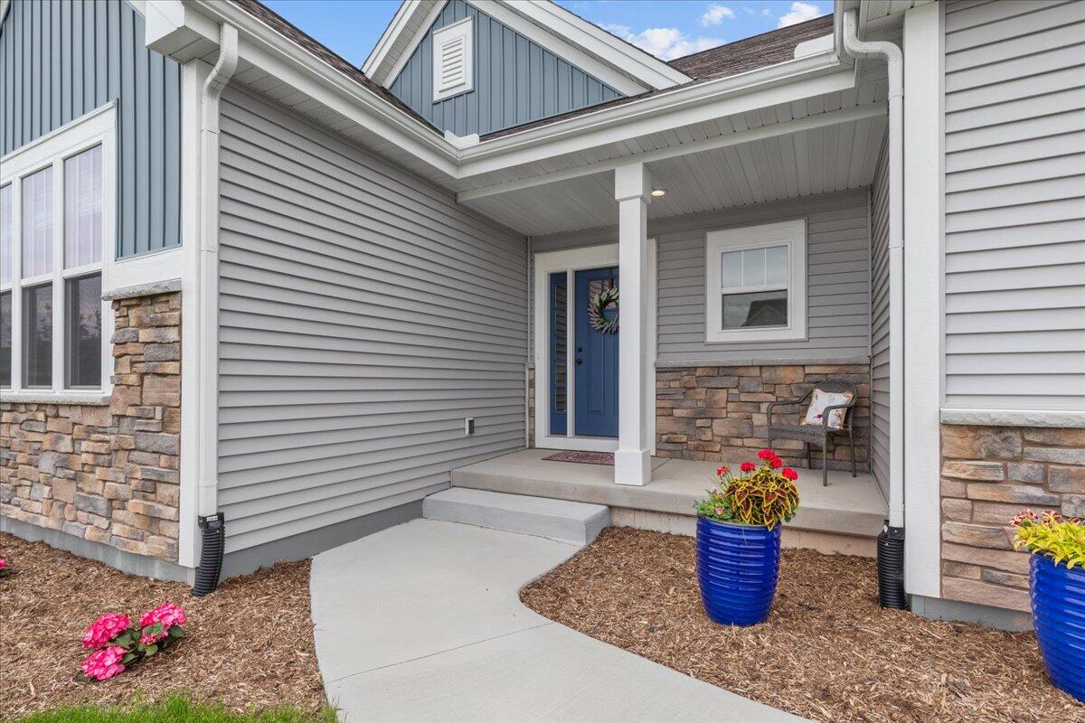 1919 N Cora Dr