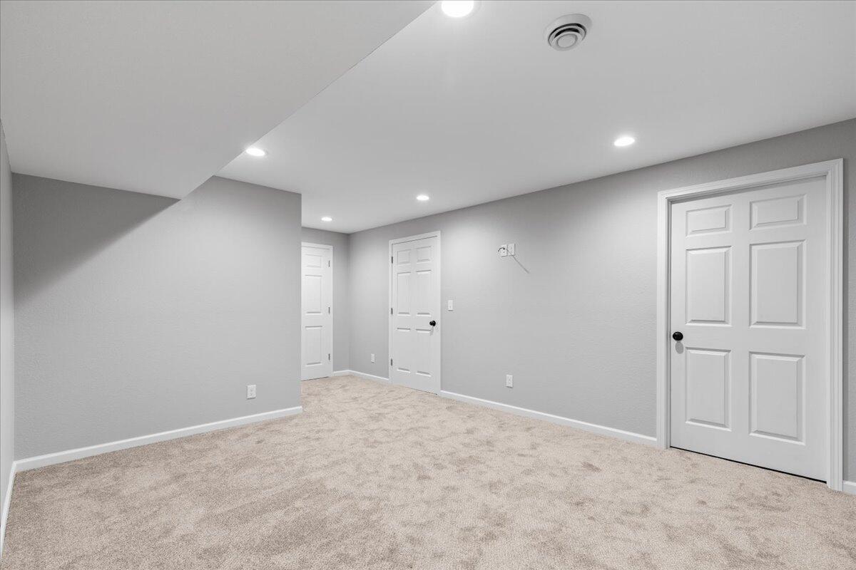 1919 N Cora Dr