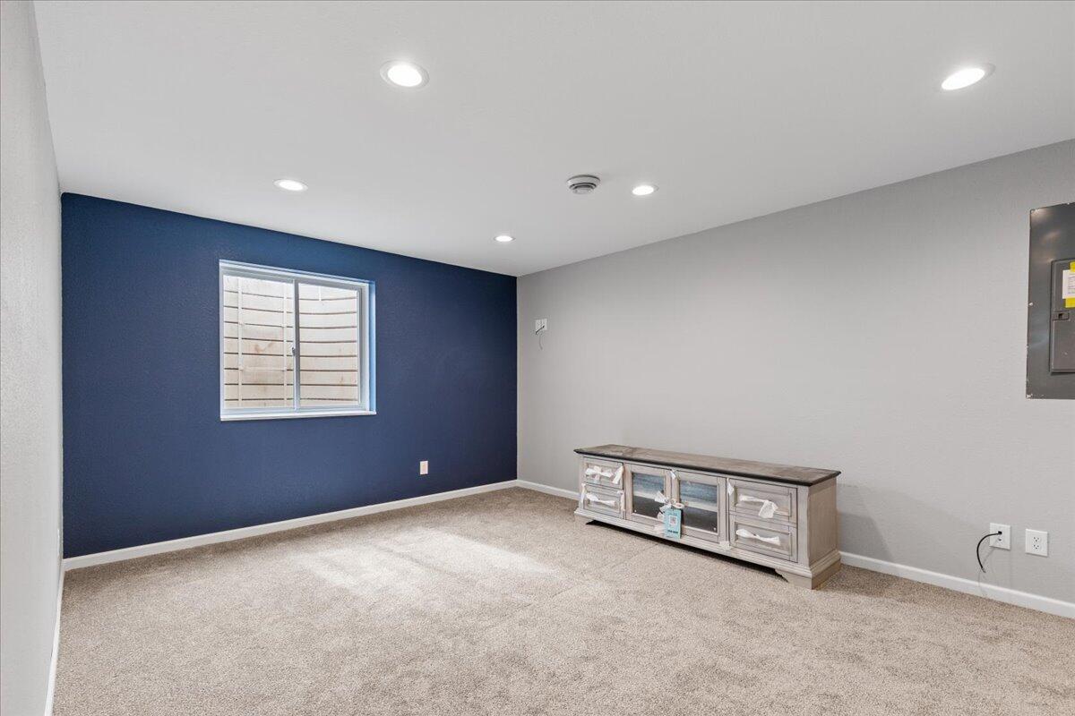 1919 N Cora Dr