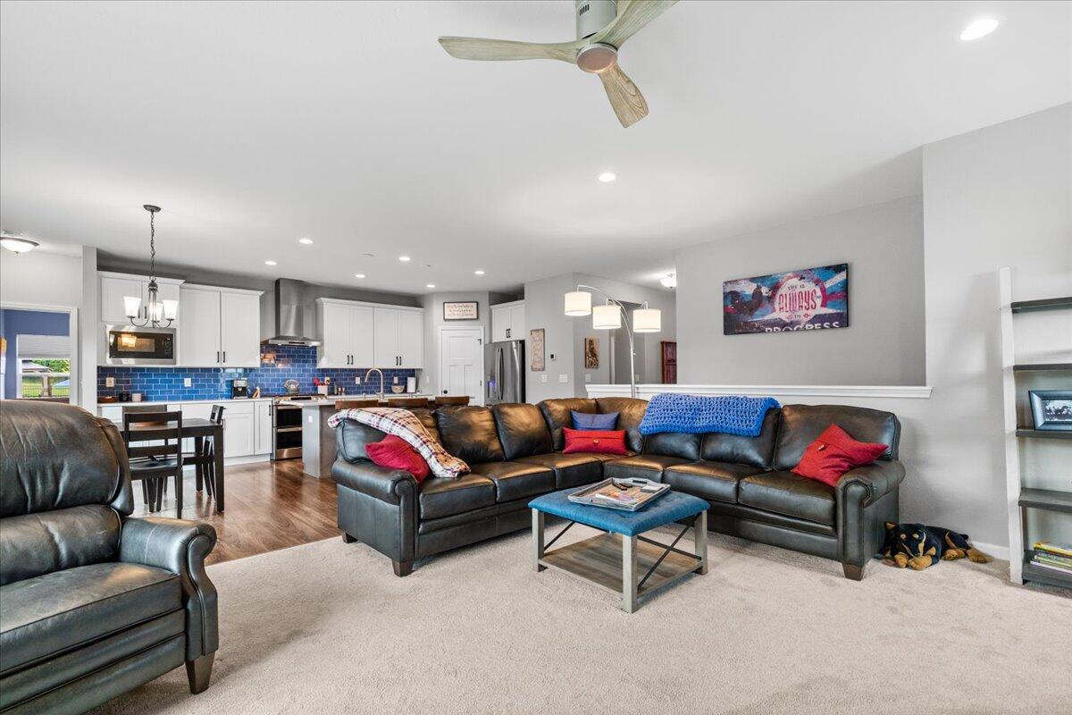 1919 N Cora Dr