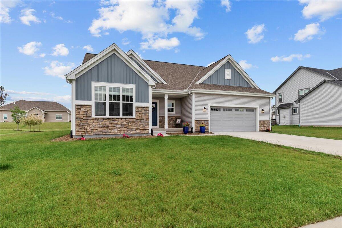 1919 N Cora Dr