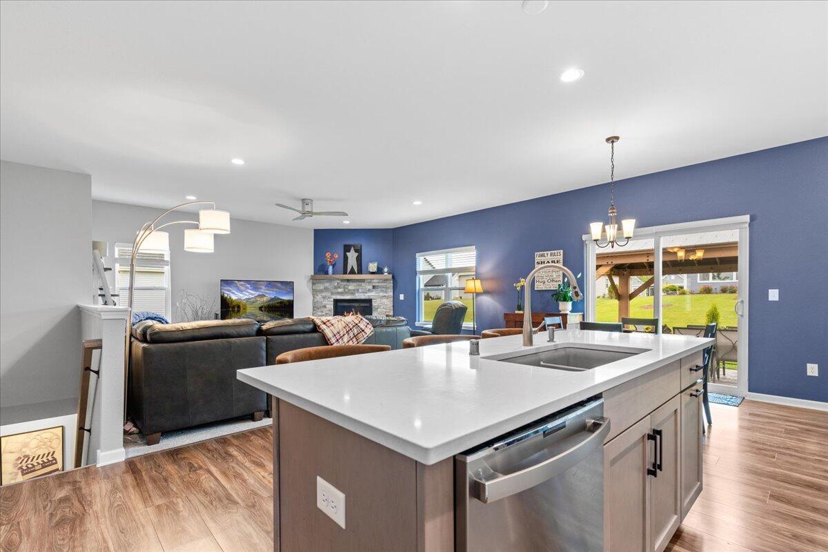 1919 N Cora Dr