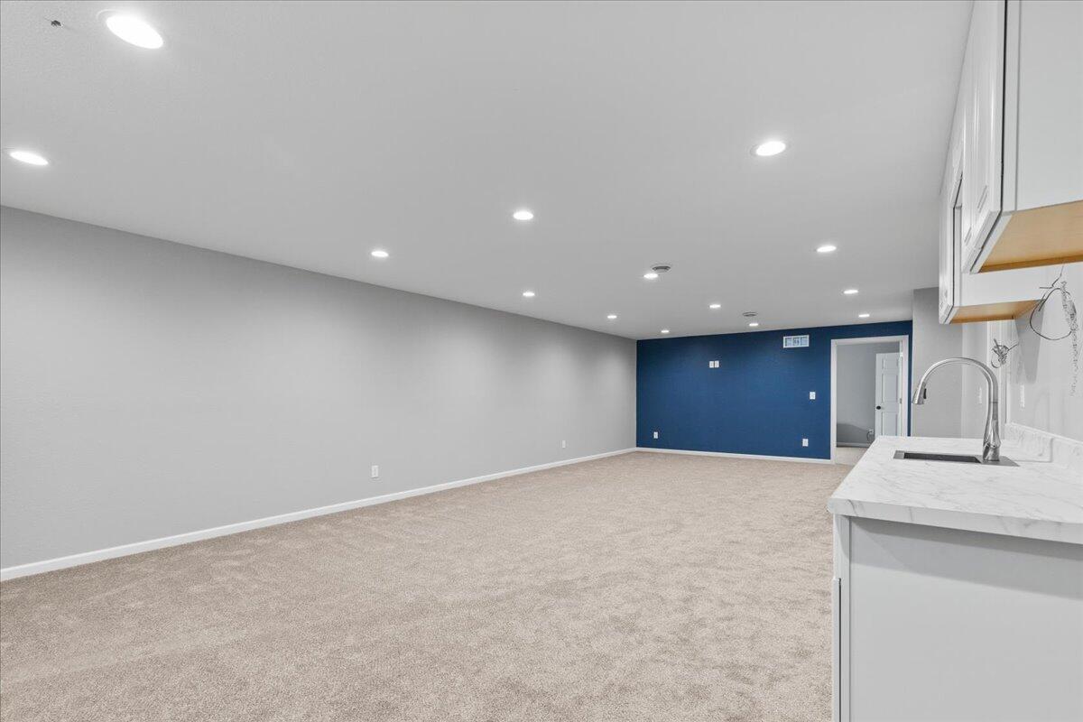 1919 N Cora Dr