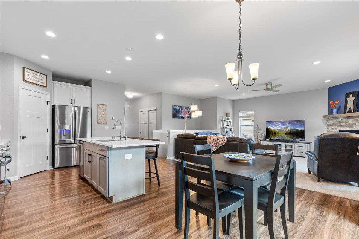 1919 N Cora Dr