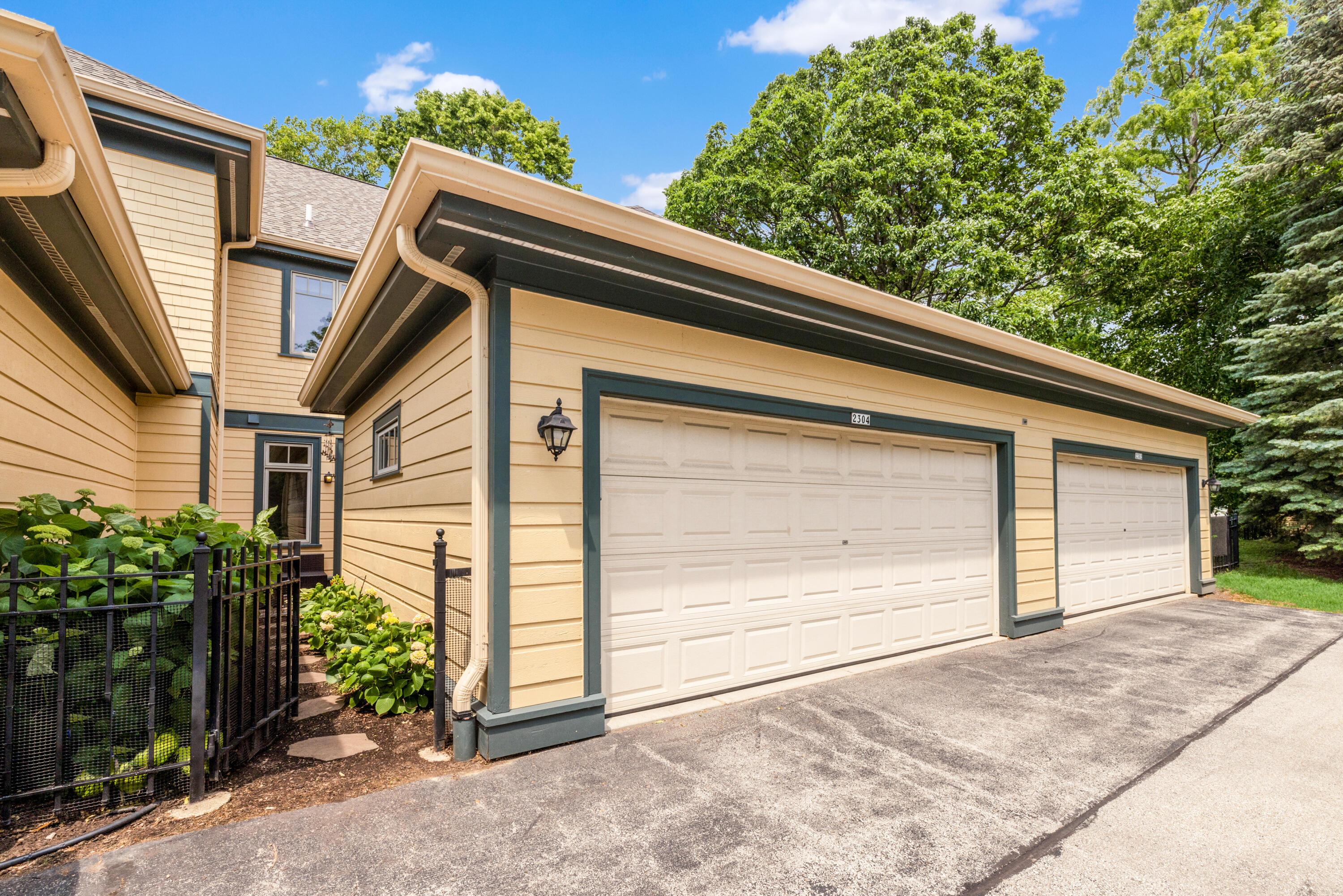 2304 E Edgewood Ave