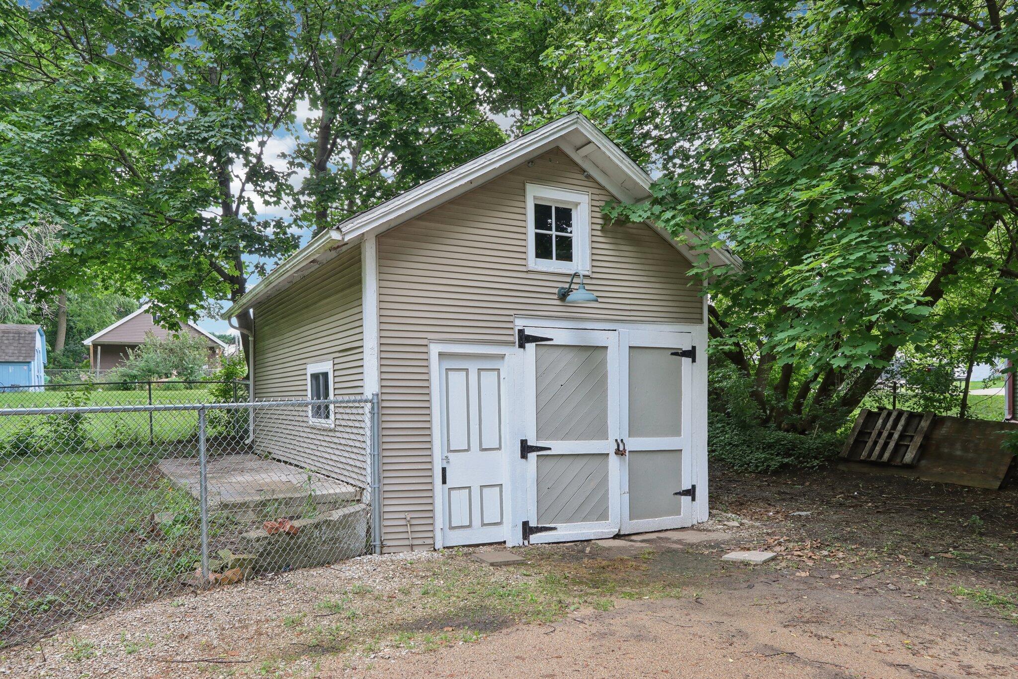 11010 W Janesville Rd