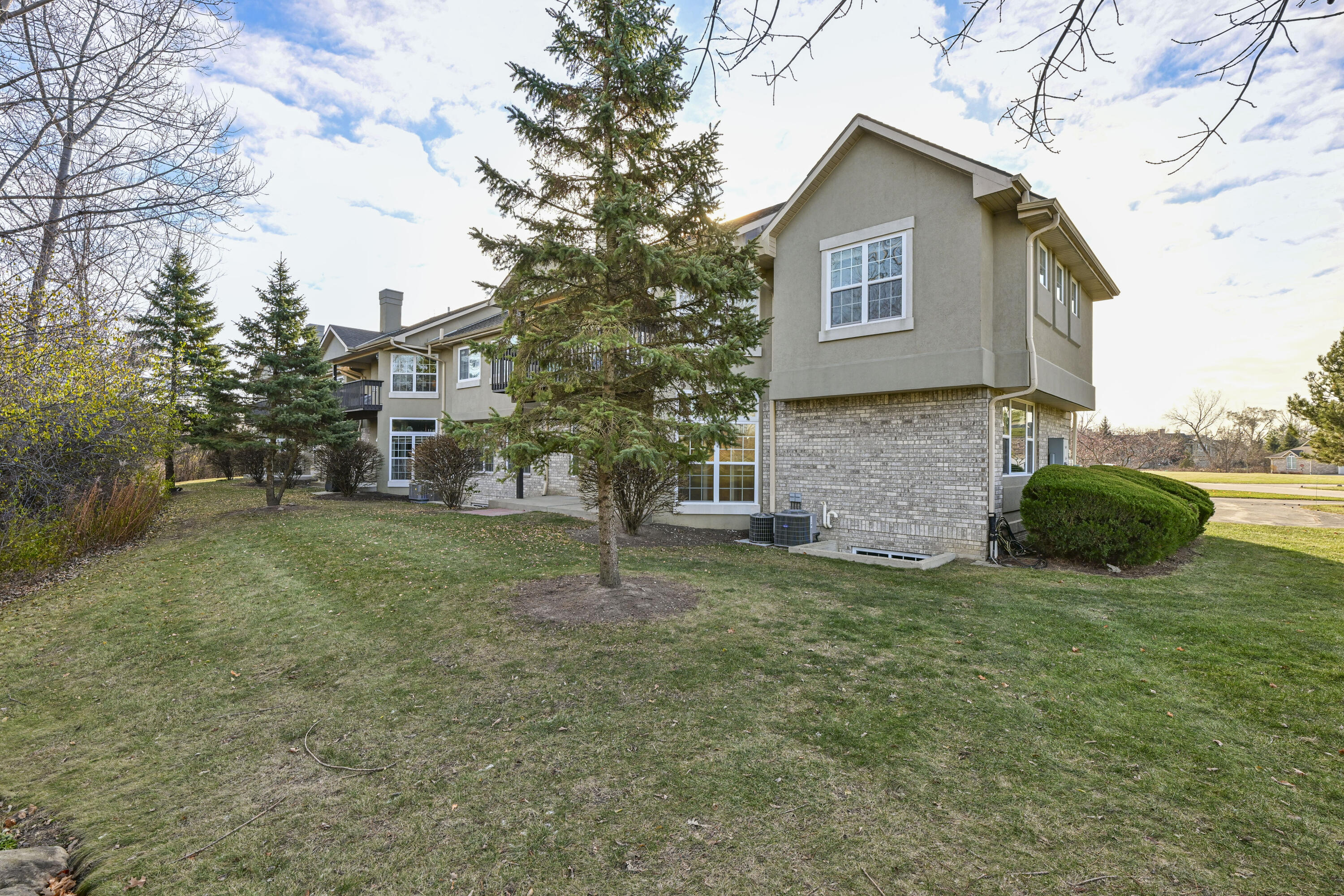 9121 W Elm Ct