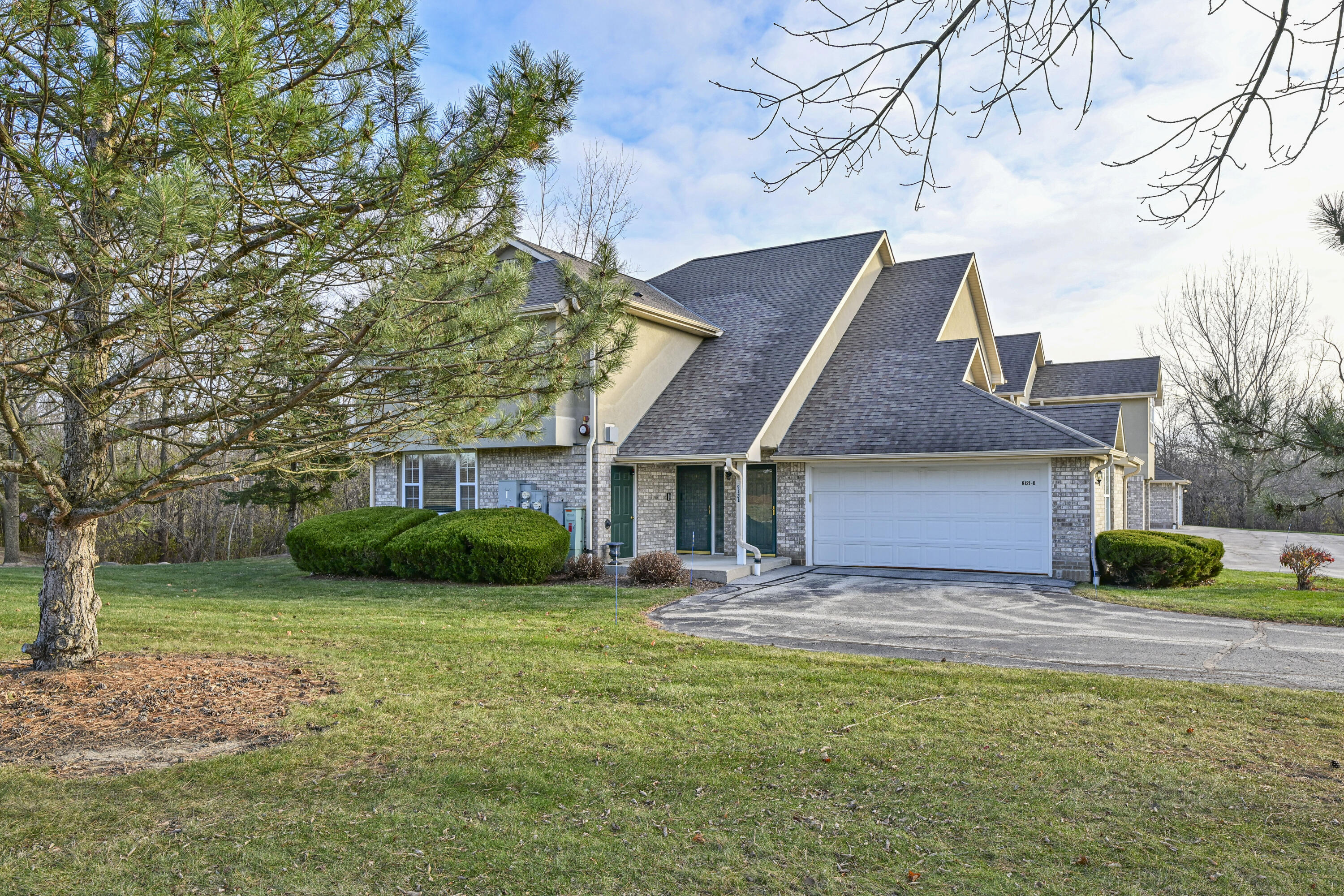 9121 W Elm Ct