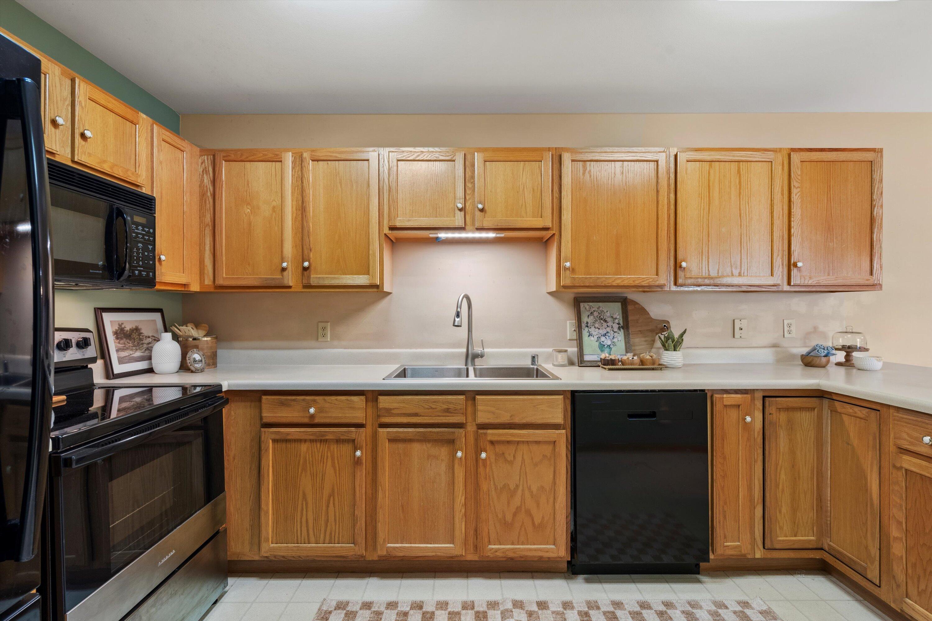 1230 N Sunnyslope Dr