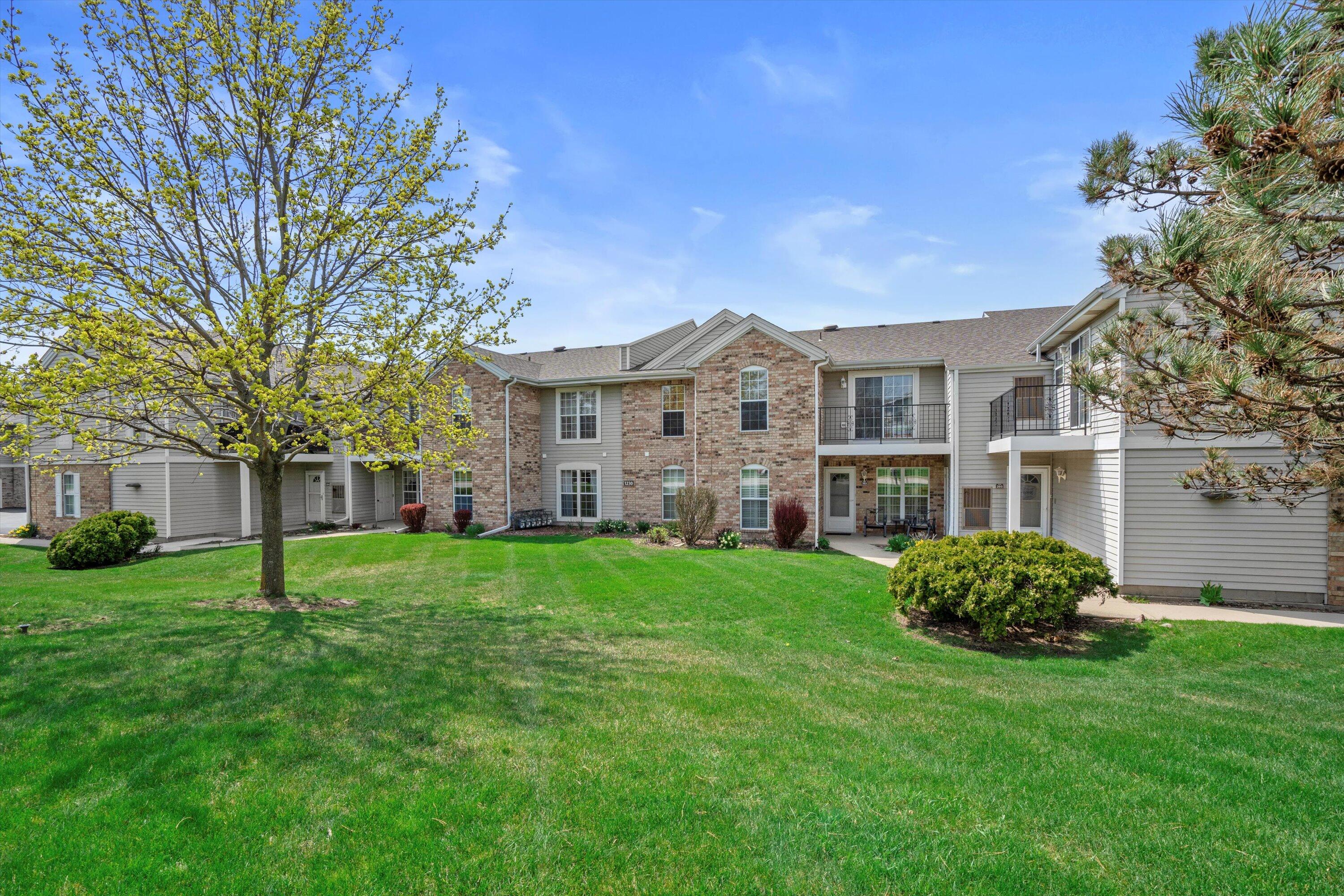 1230 N Sunnyslope Dr