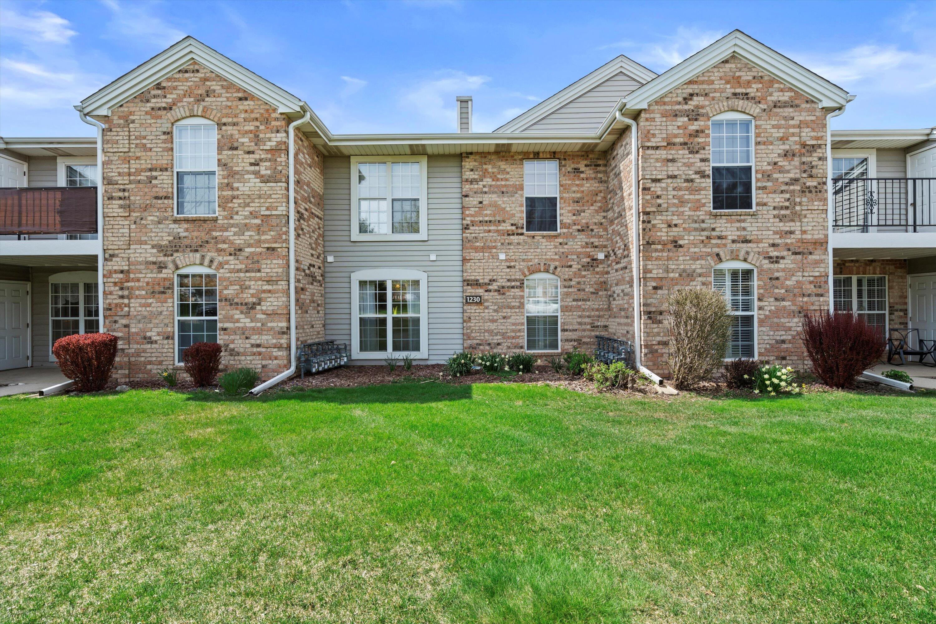 1230 N Sunnyslope Dr