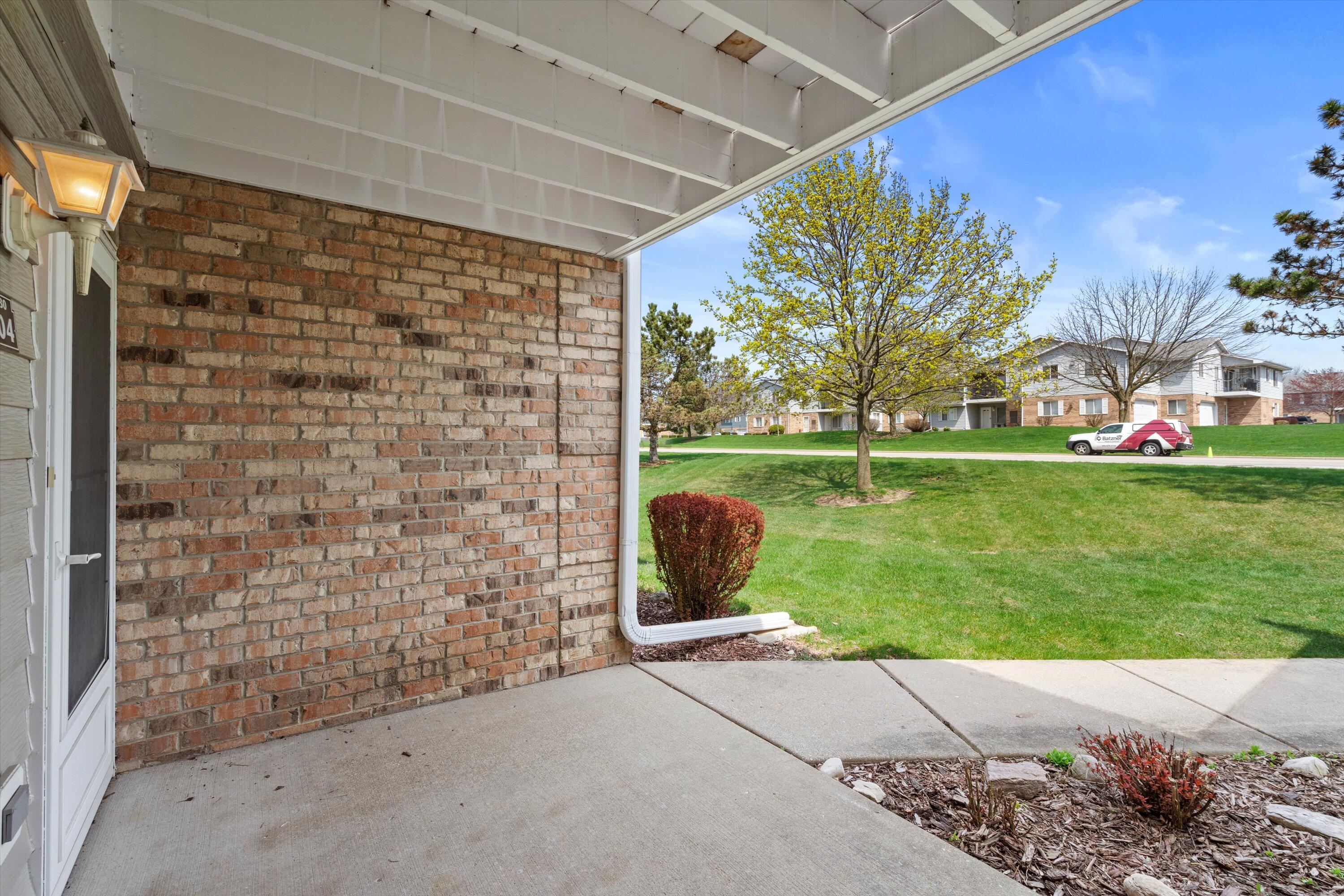 1230 N Sunnyslope Dr