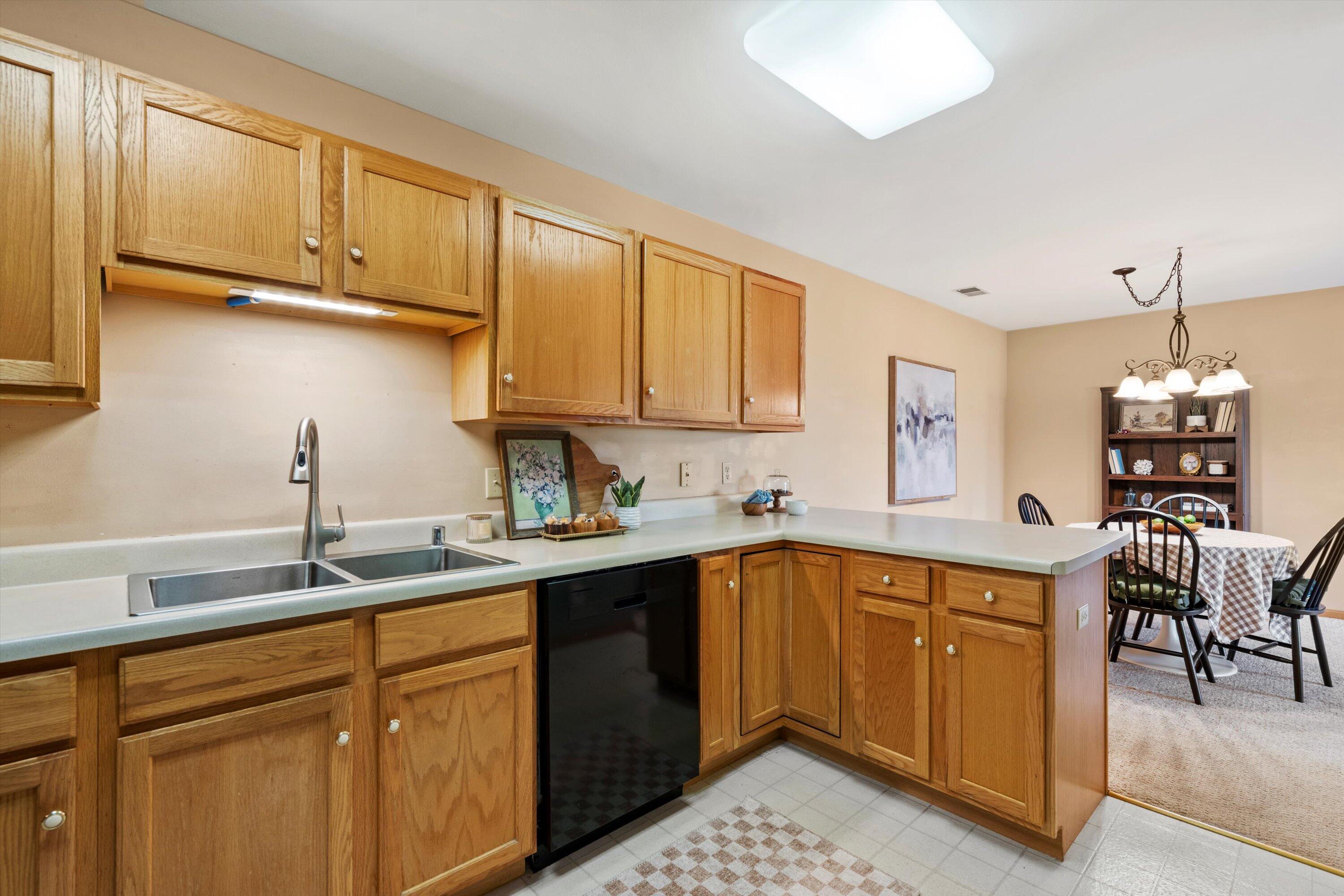 1230 N Sunnyslope Dr