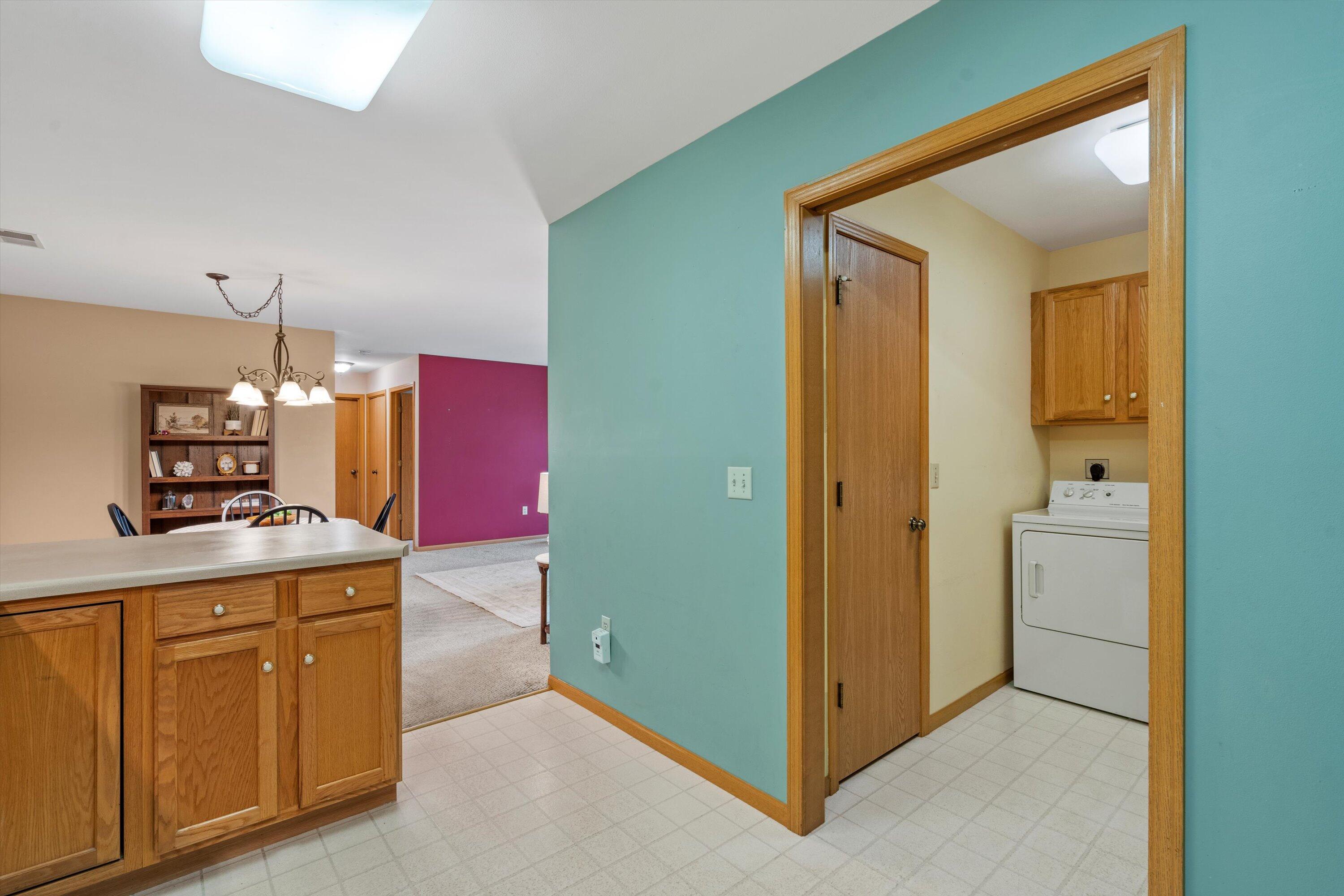 1230 N Sunnyslope Dr