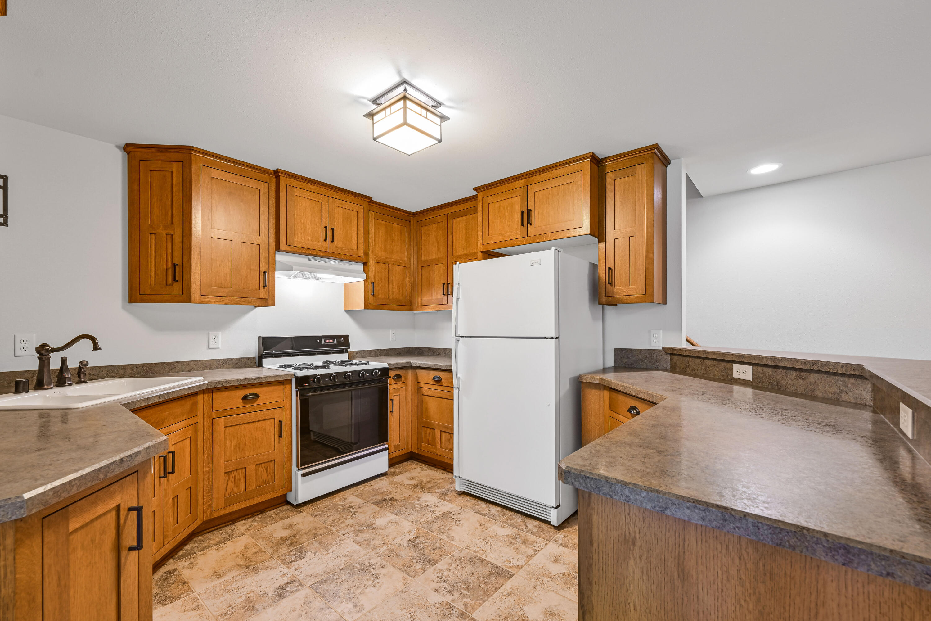 130 Arnold Ct