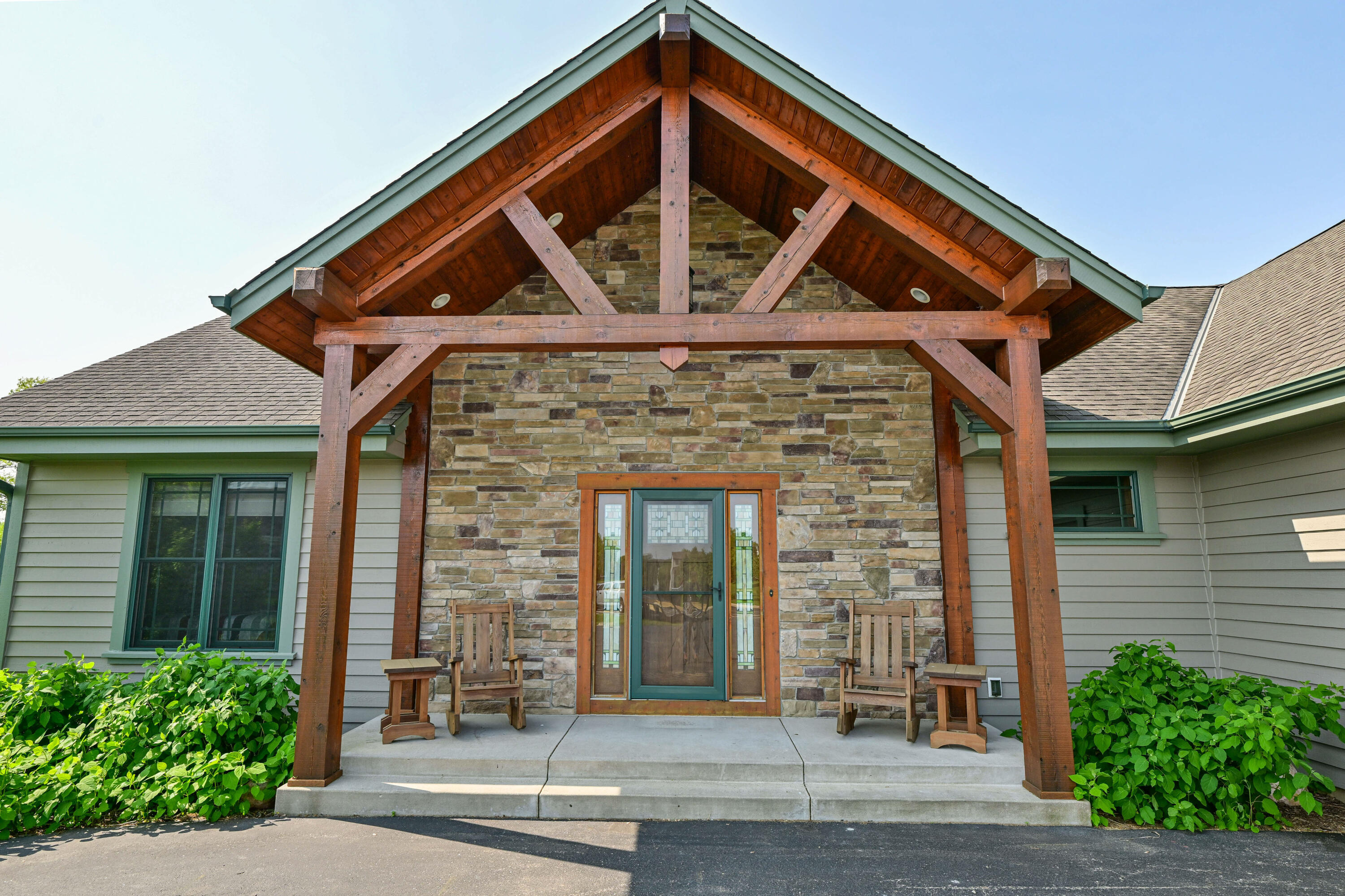 130 Arnold Ct