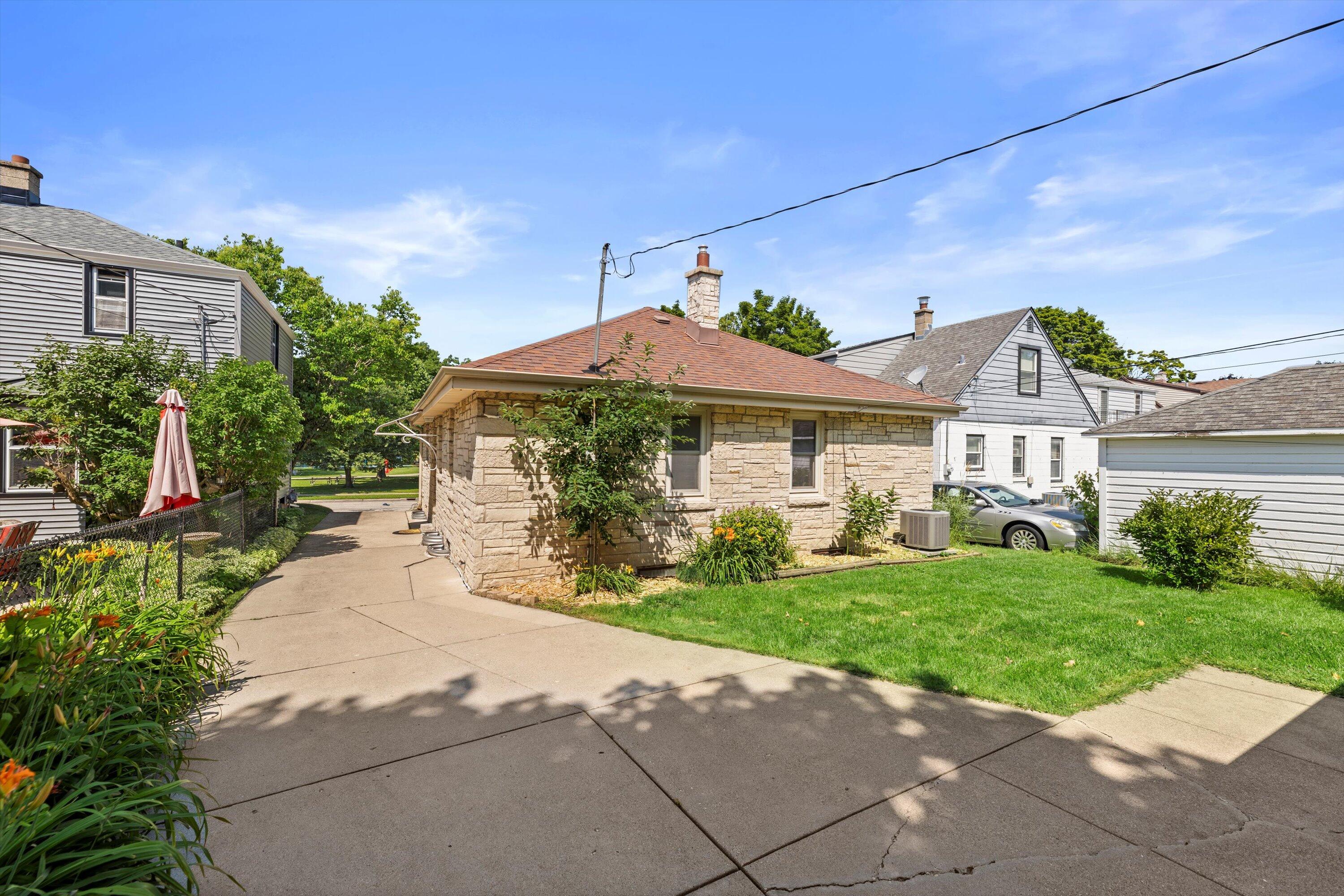2586 S 78th St