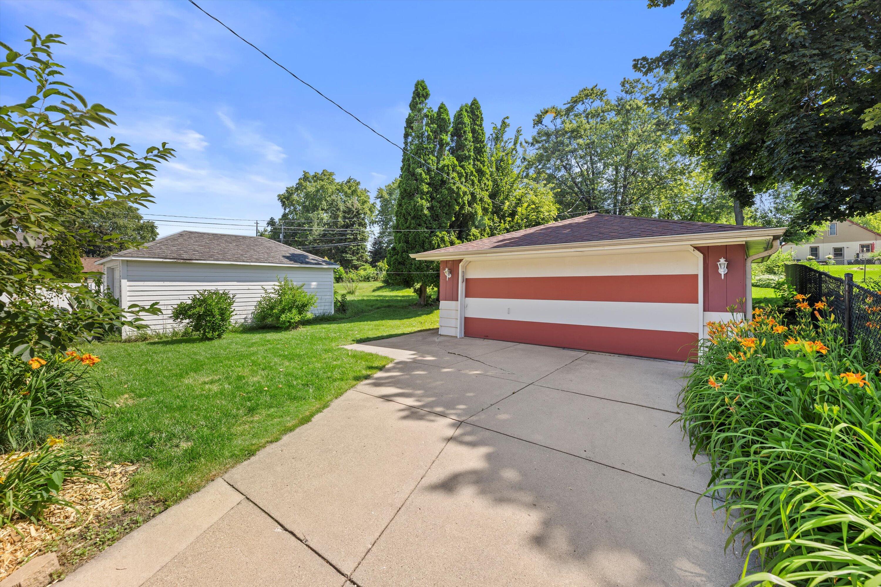 2586 S 78th St