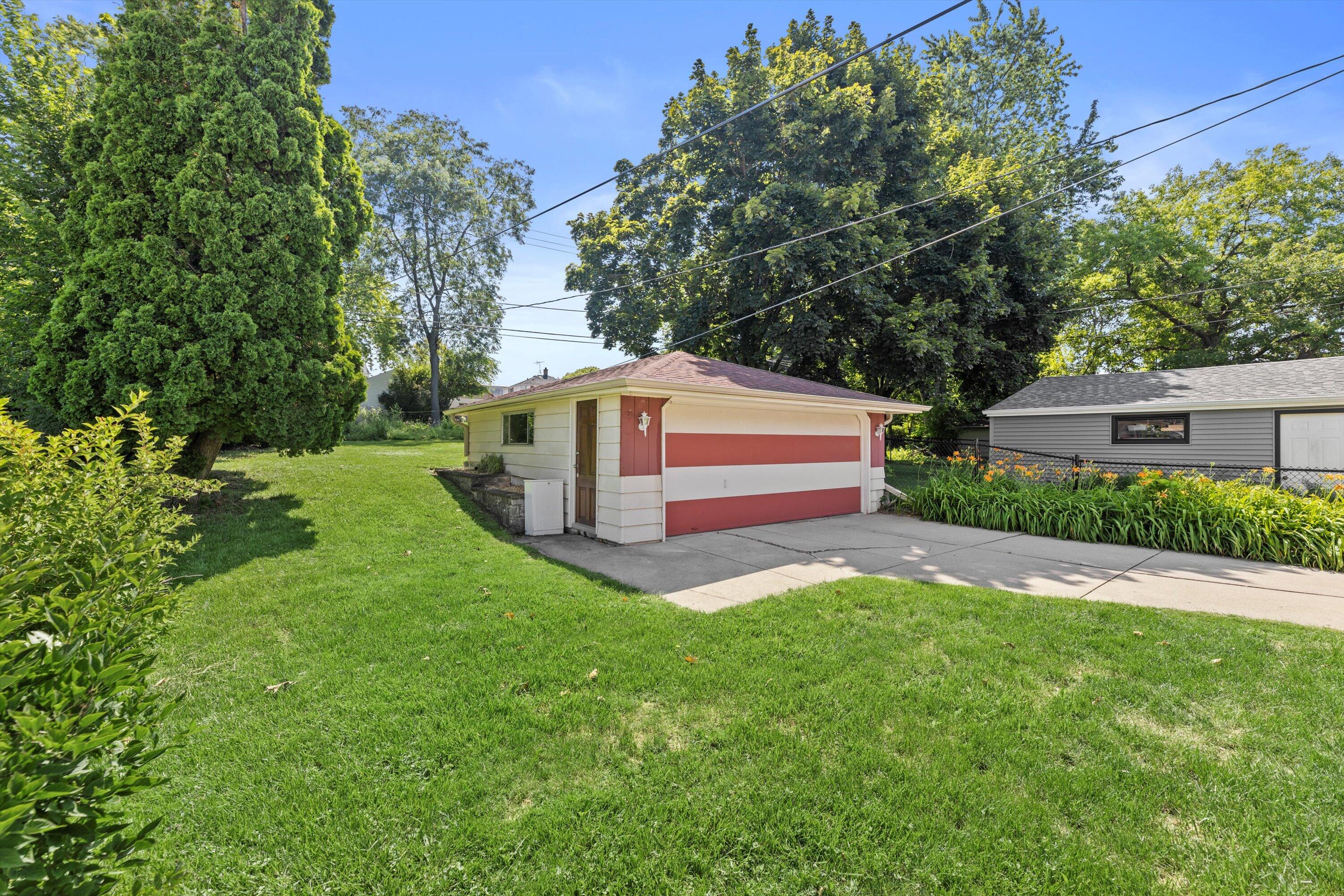2586 S 78th St