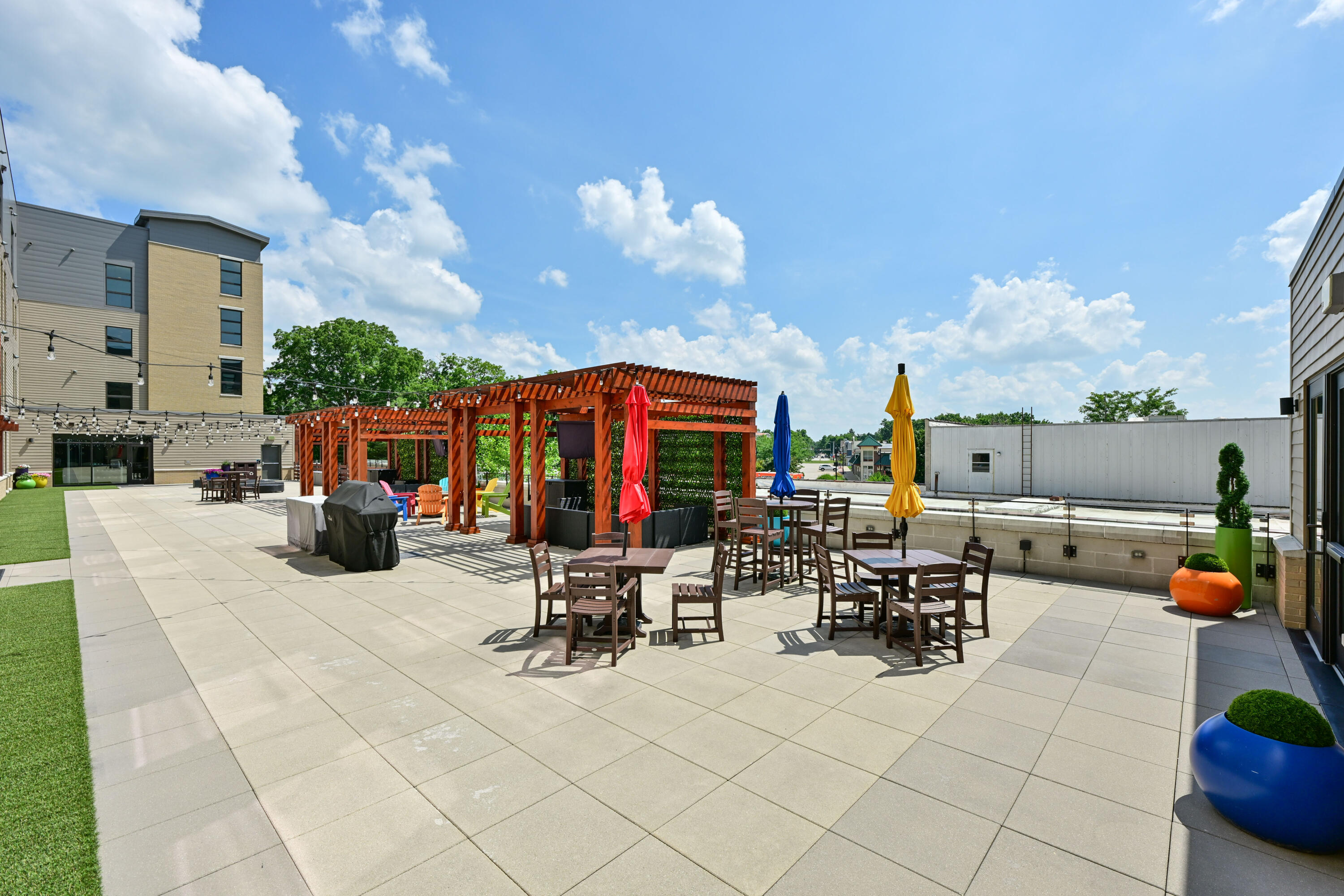 215 E Pleasant St