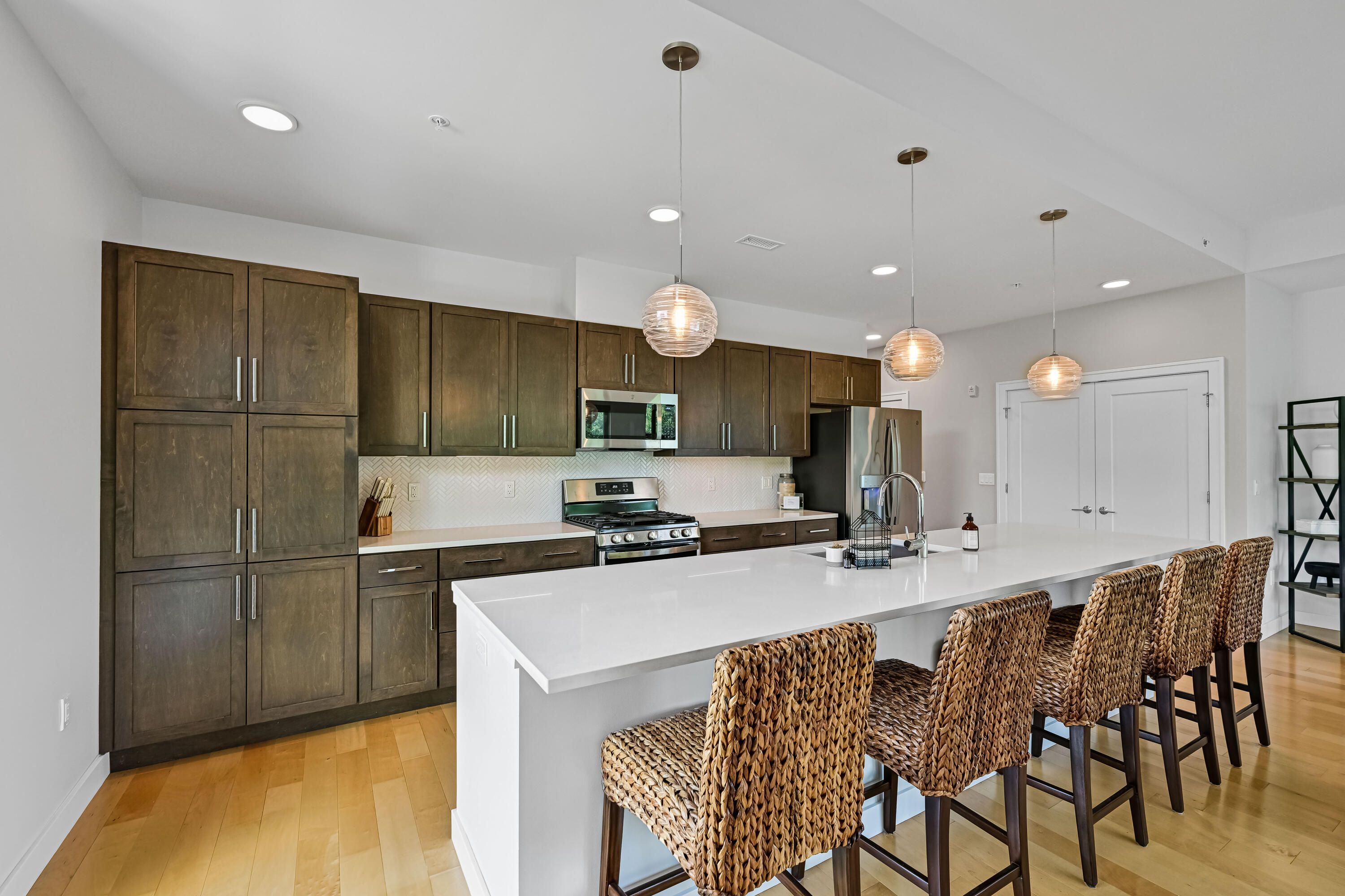 215 E Pleasant St