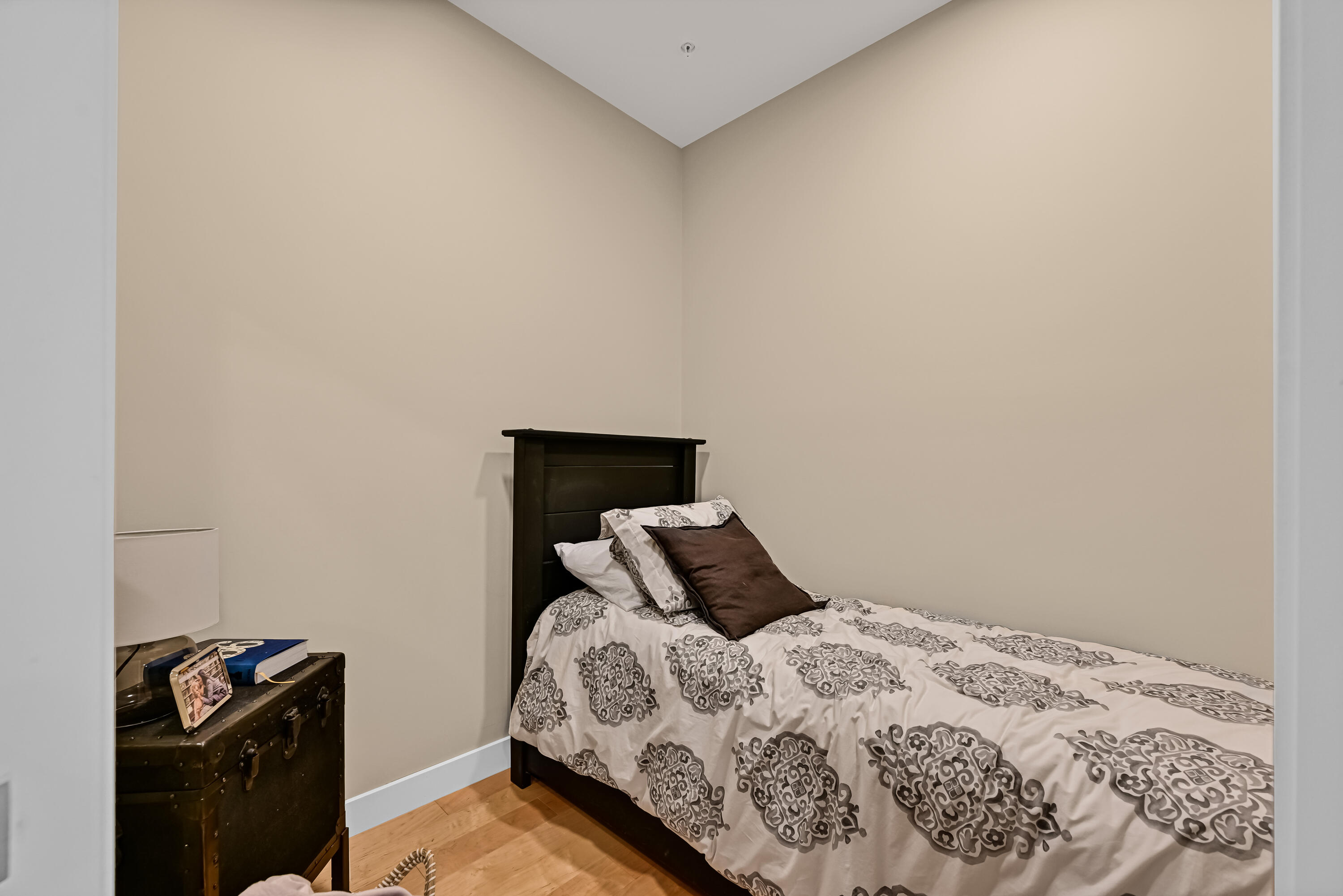 215 E Pleasant St