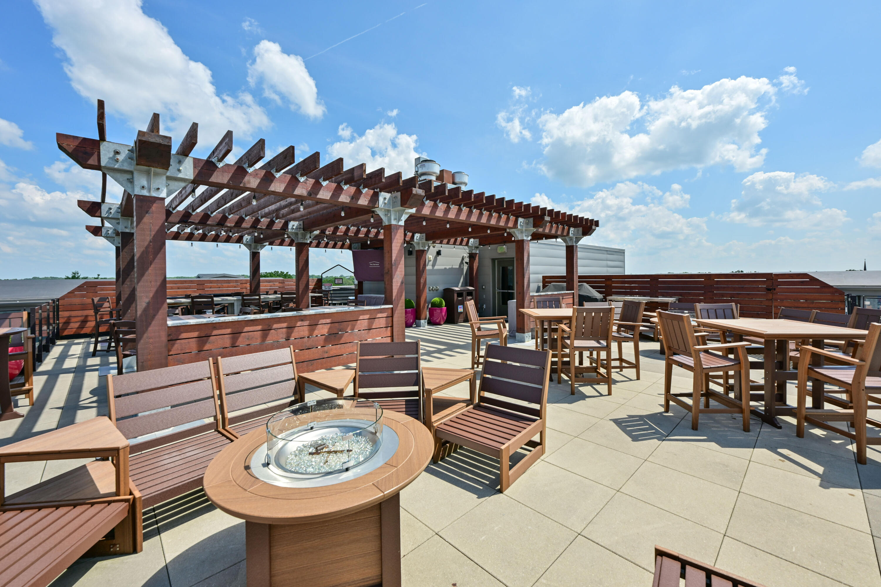 215 E Pleasant St