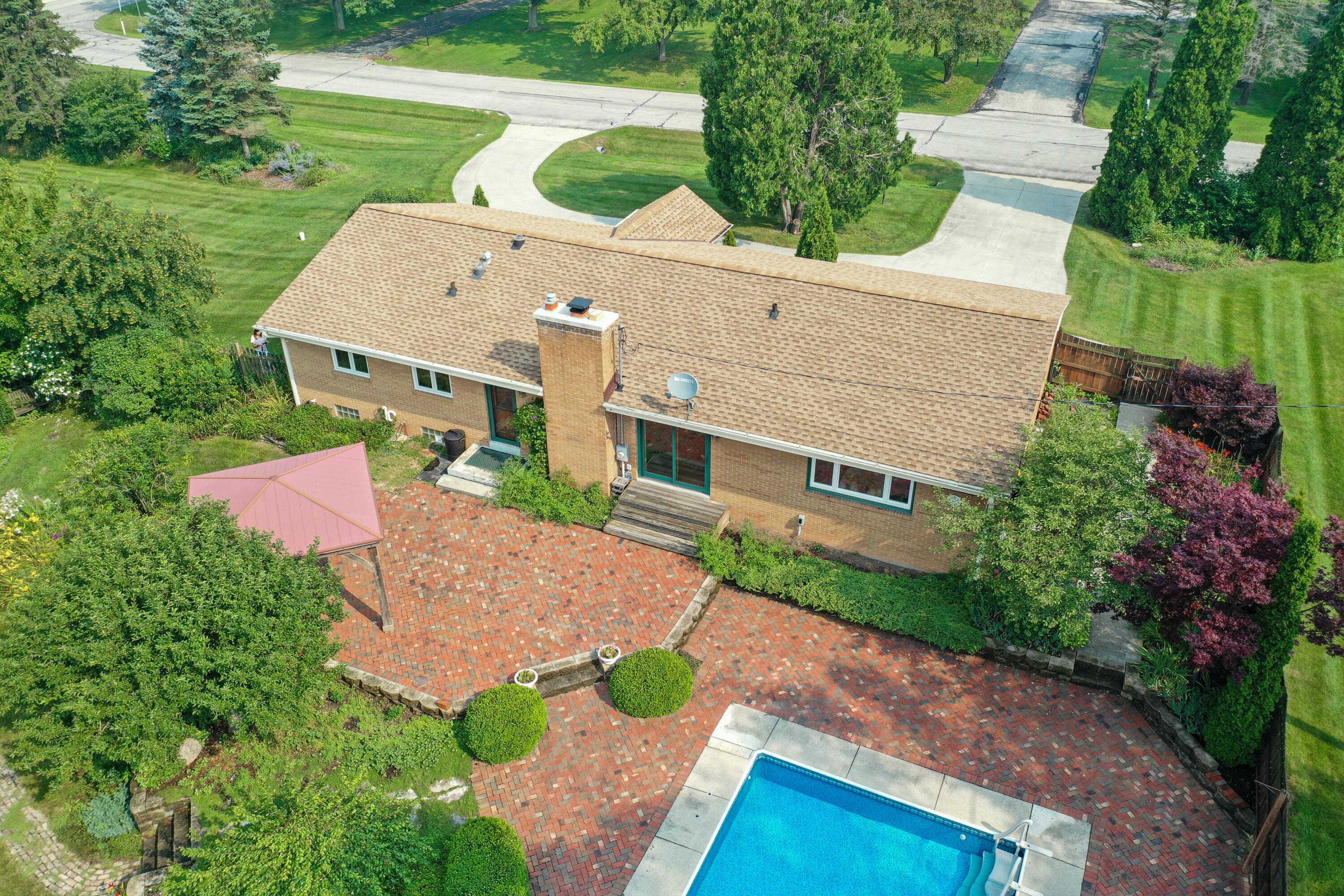 8211 W Evergreen Rd