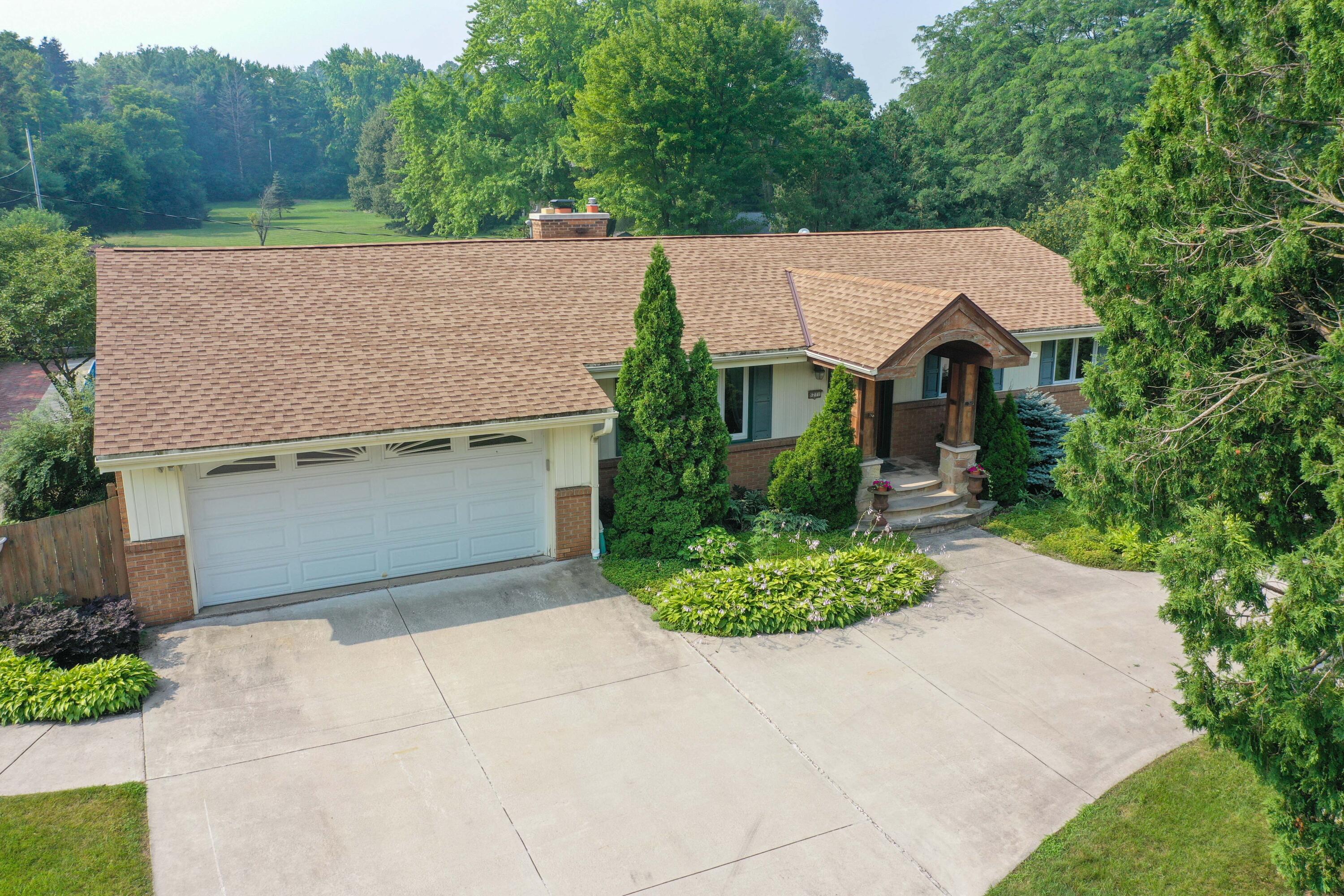 8211 W Evergreen Rd