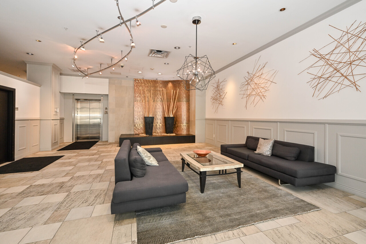 601 E Ogden Ave Unit: 408