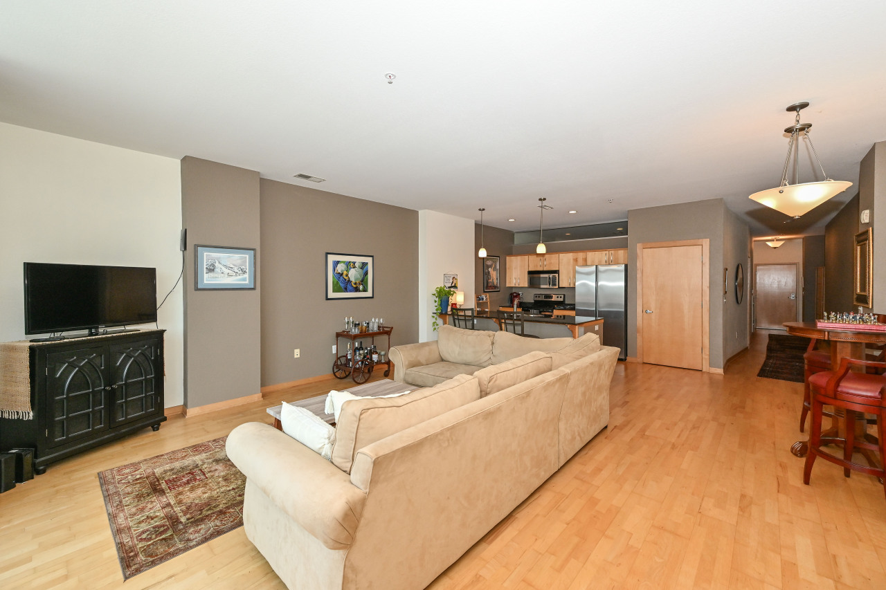 601 E Ogden Ave Unit: 408