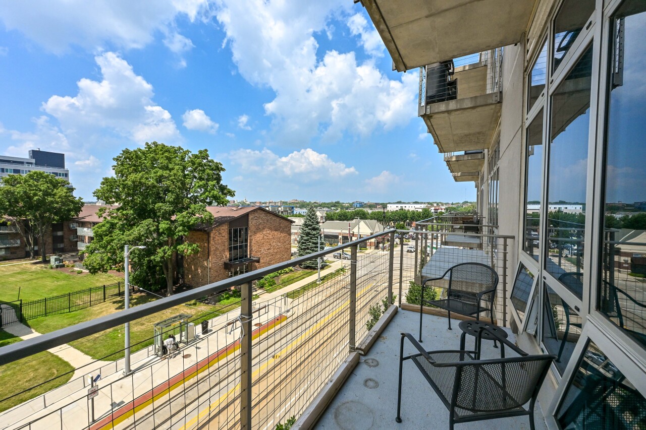 601 E Ogden Ave Unit: 408