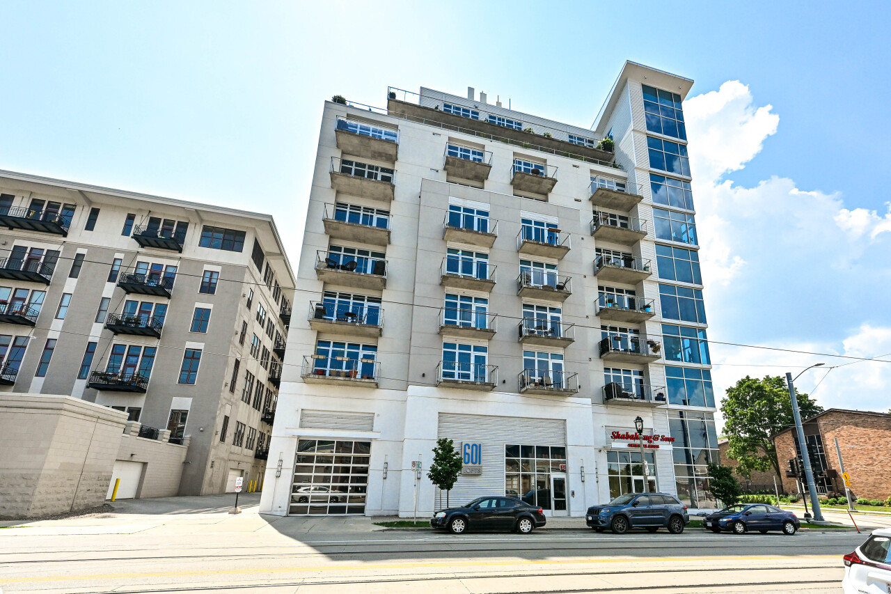 601 E Ogden Ave Unit: 408