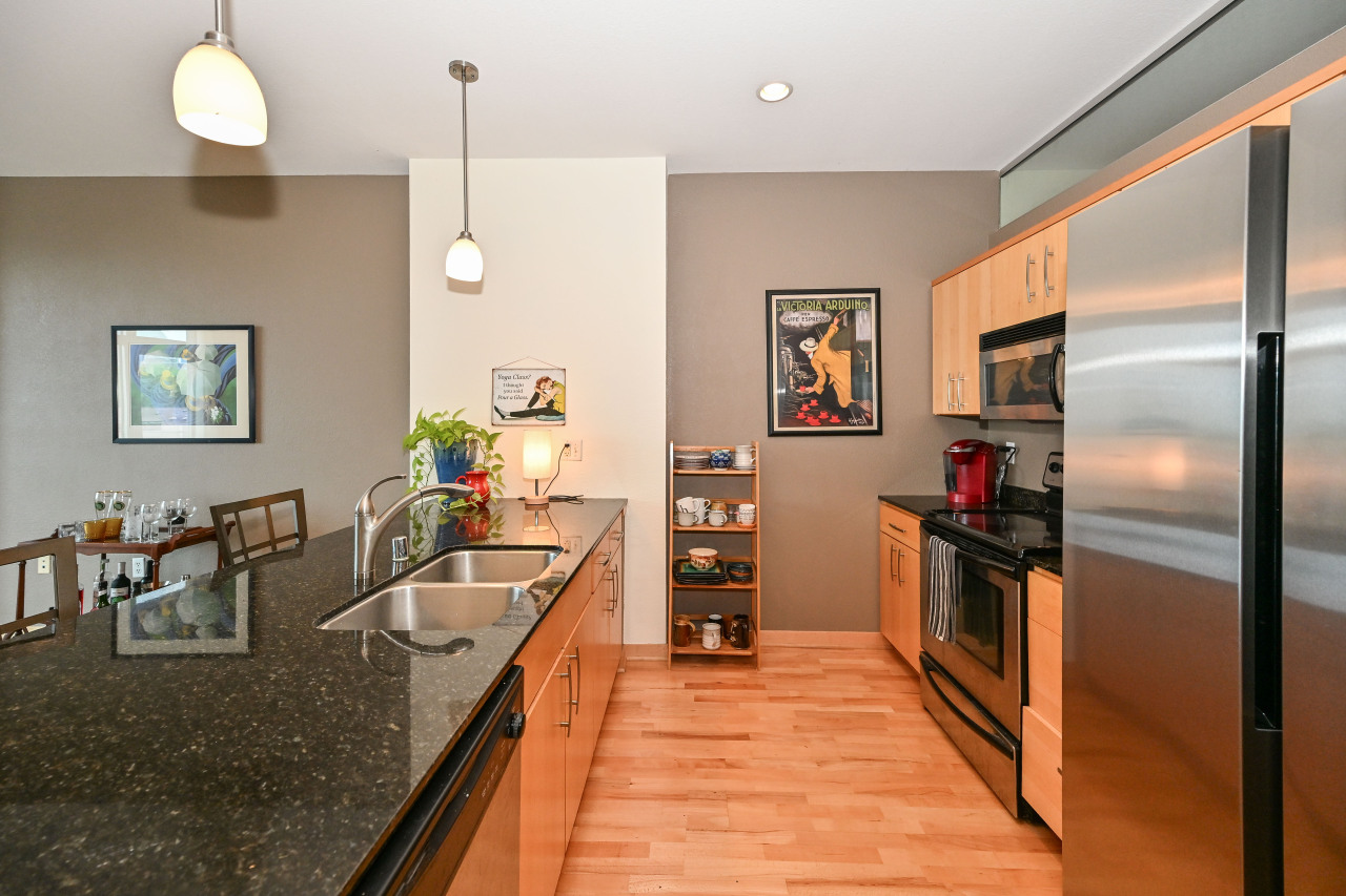 601 E Ogden Ave Unit: 408