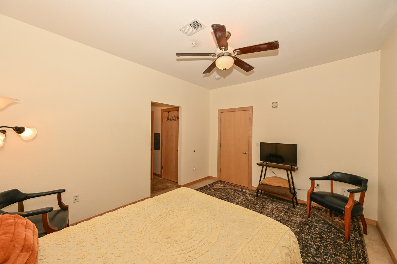 601 E Ogden Ave Unit: 408