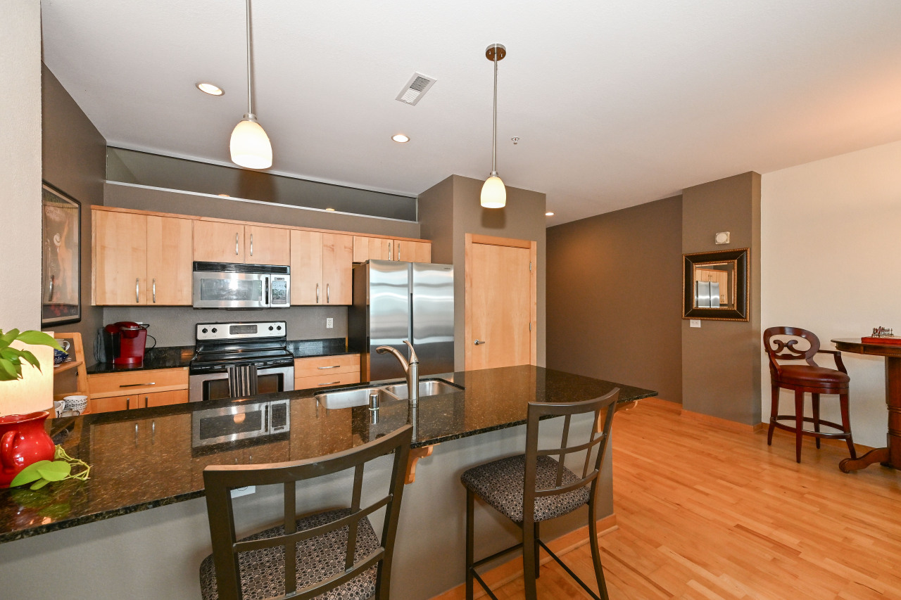 601 E Ogden Ave Unit: 408