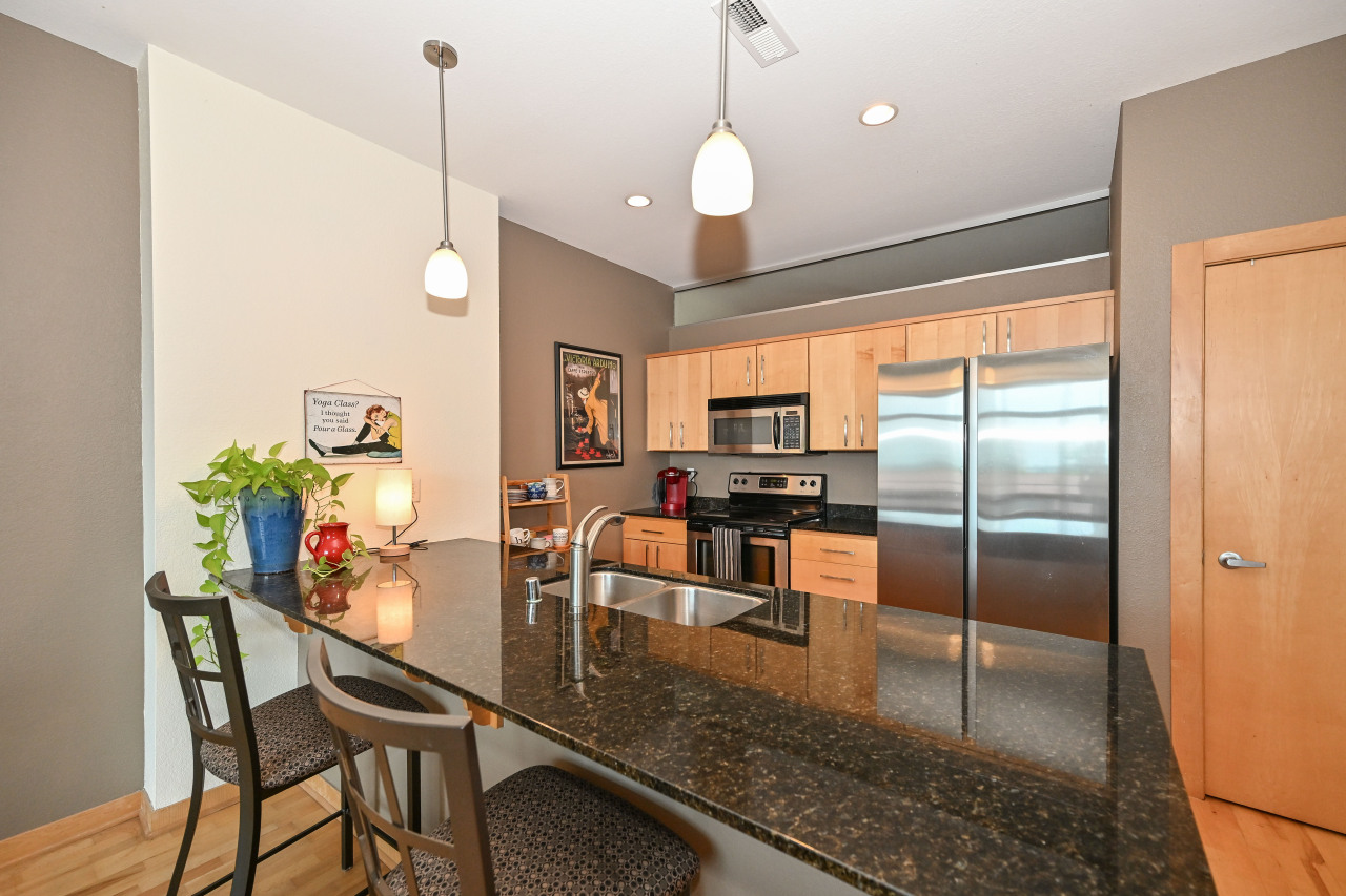 601 E Ogden Ave Unit: 408