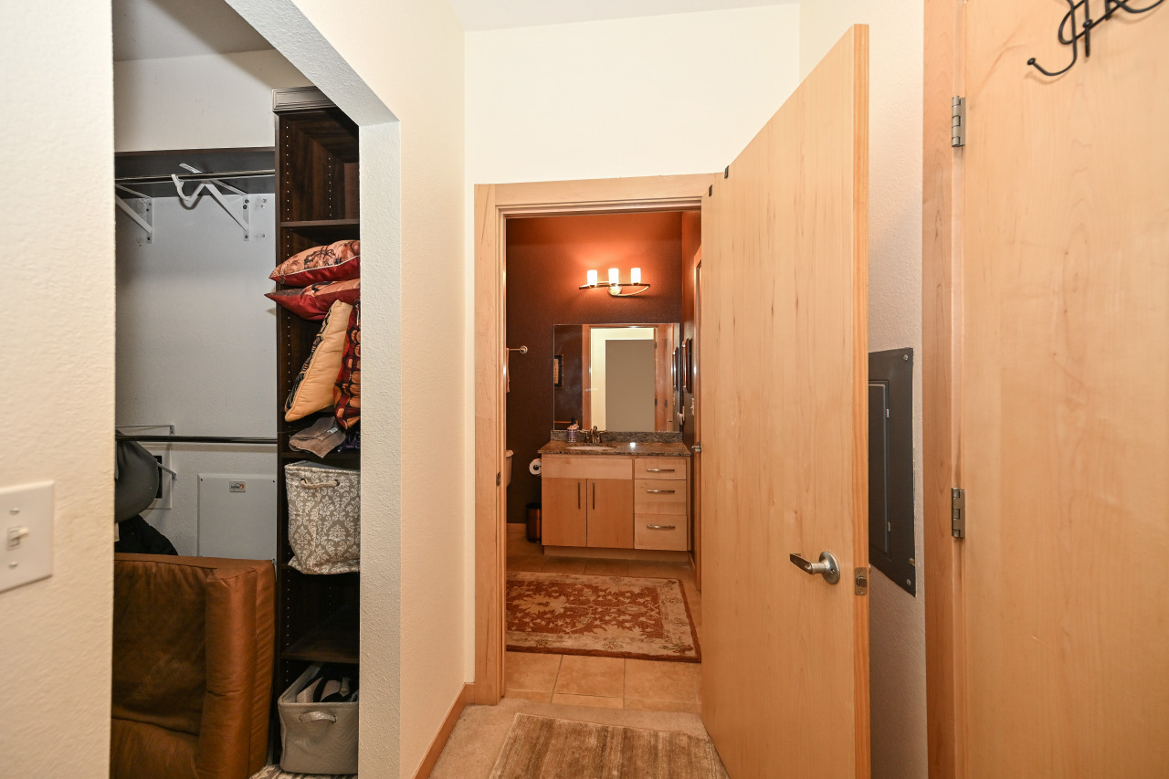 601 E Ogden Ave Unit: 408