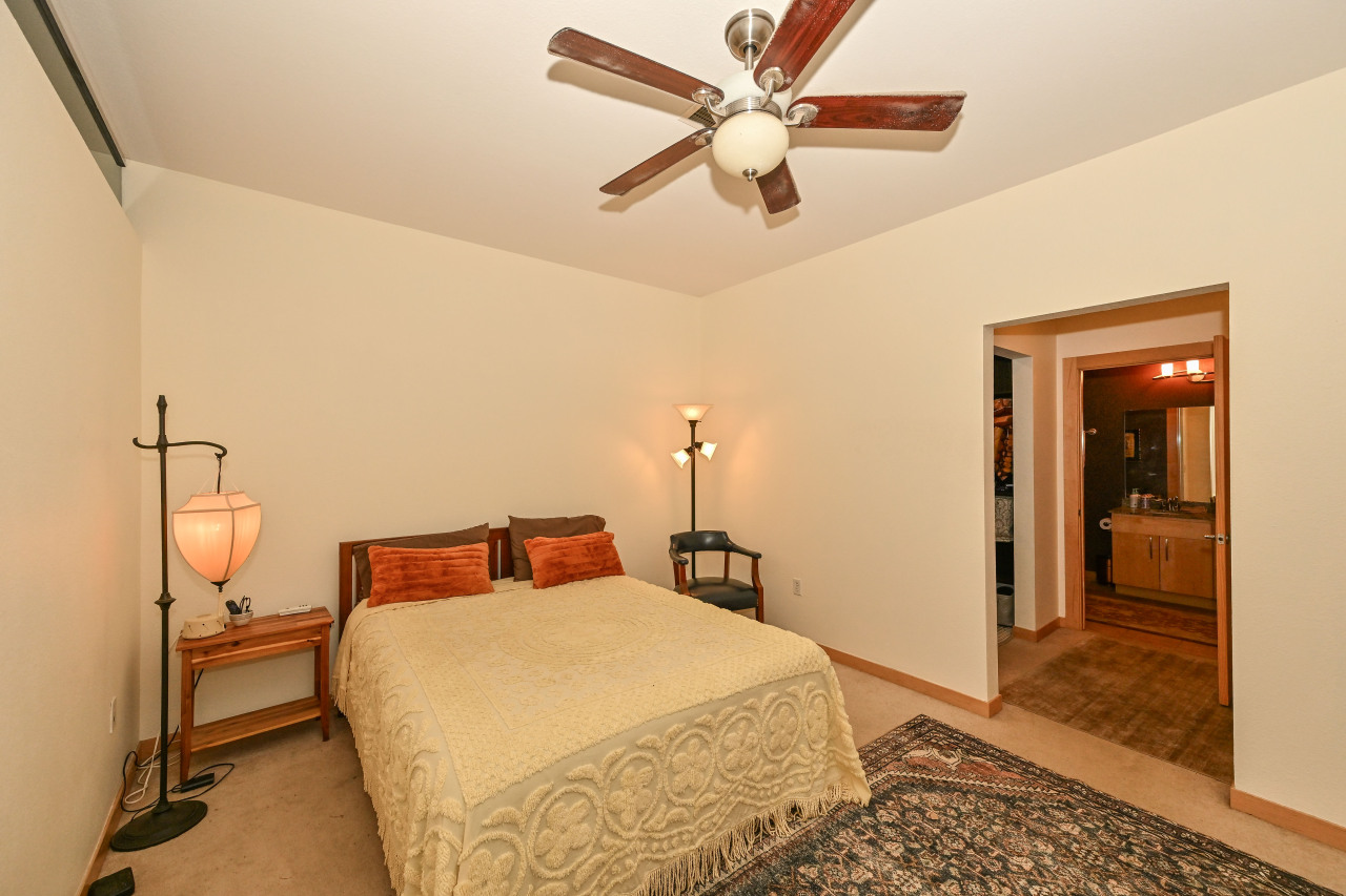 601 E Ogden Ave Unit: 408