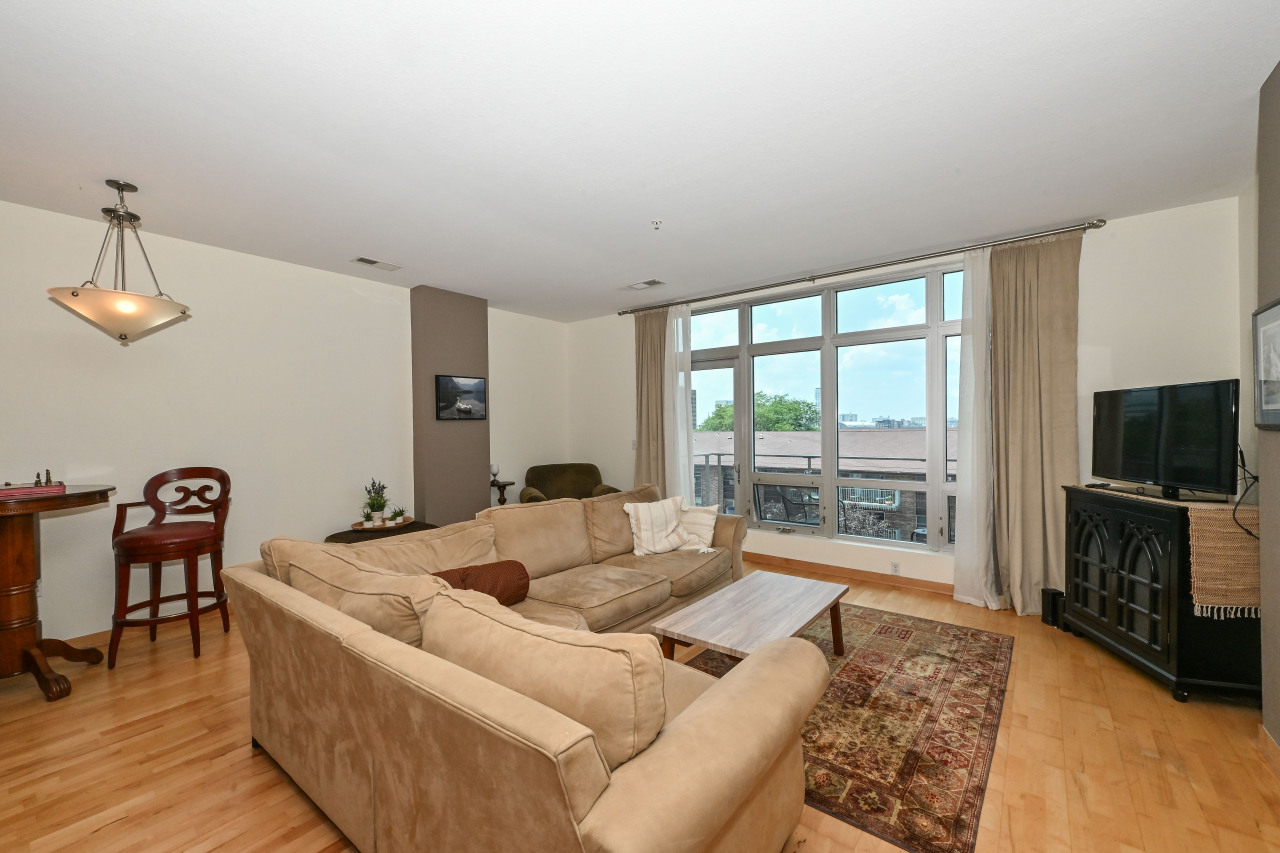 601 E Ogden Ave Unit: 408