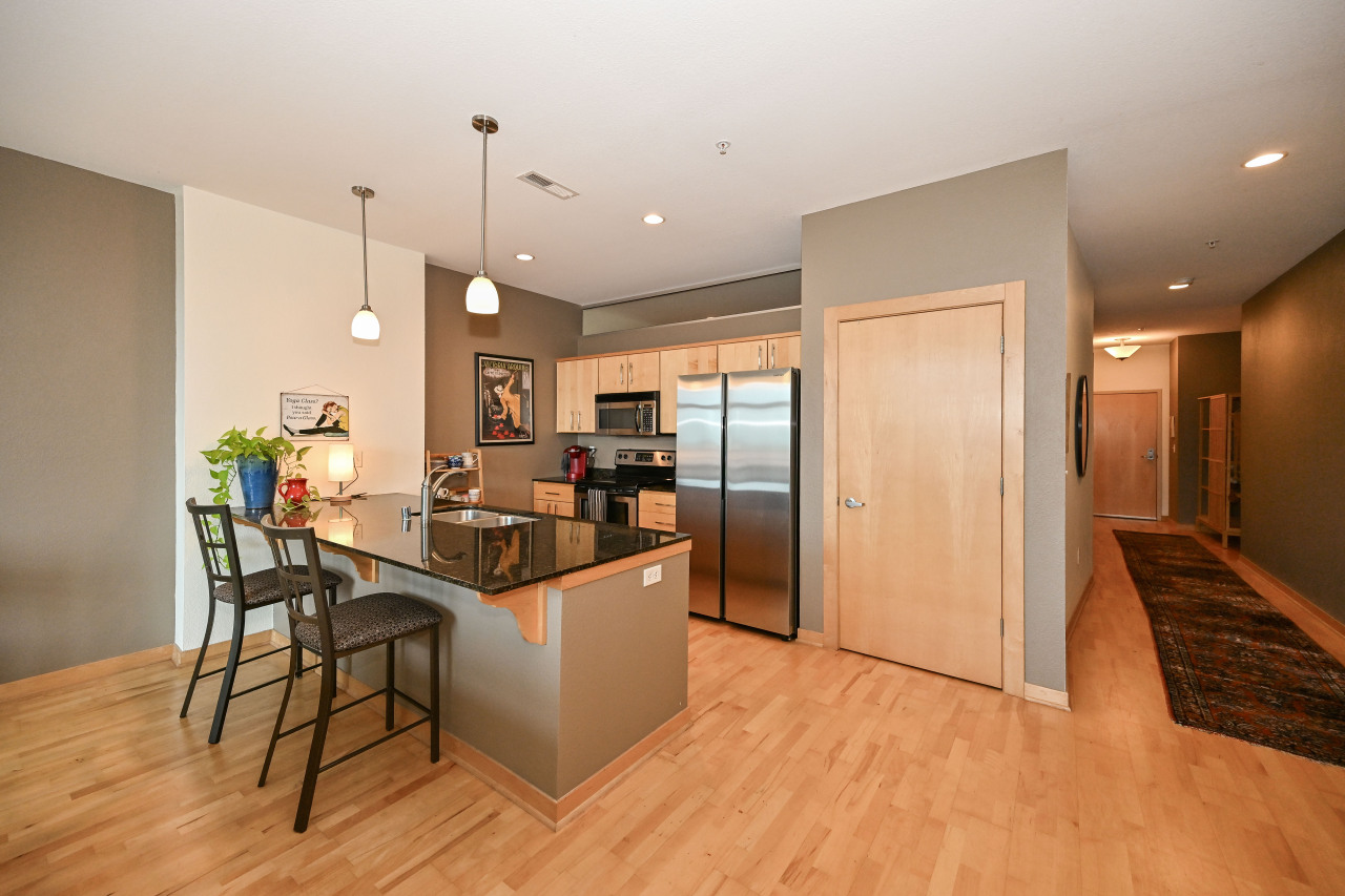 601 E Ogden Ave Unit: 408