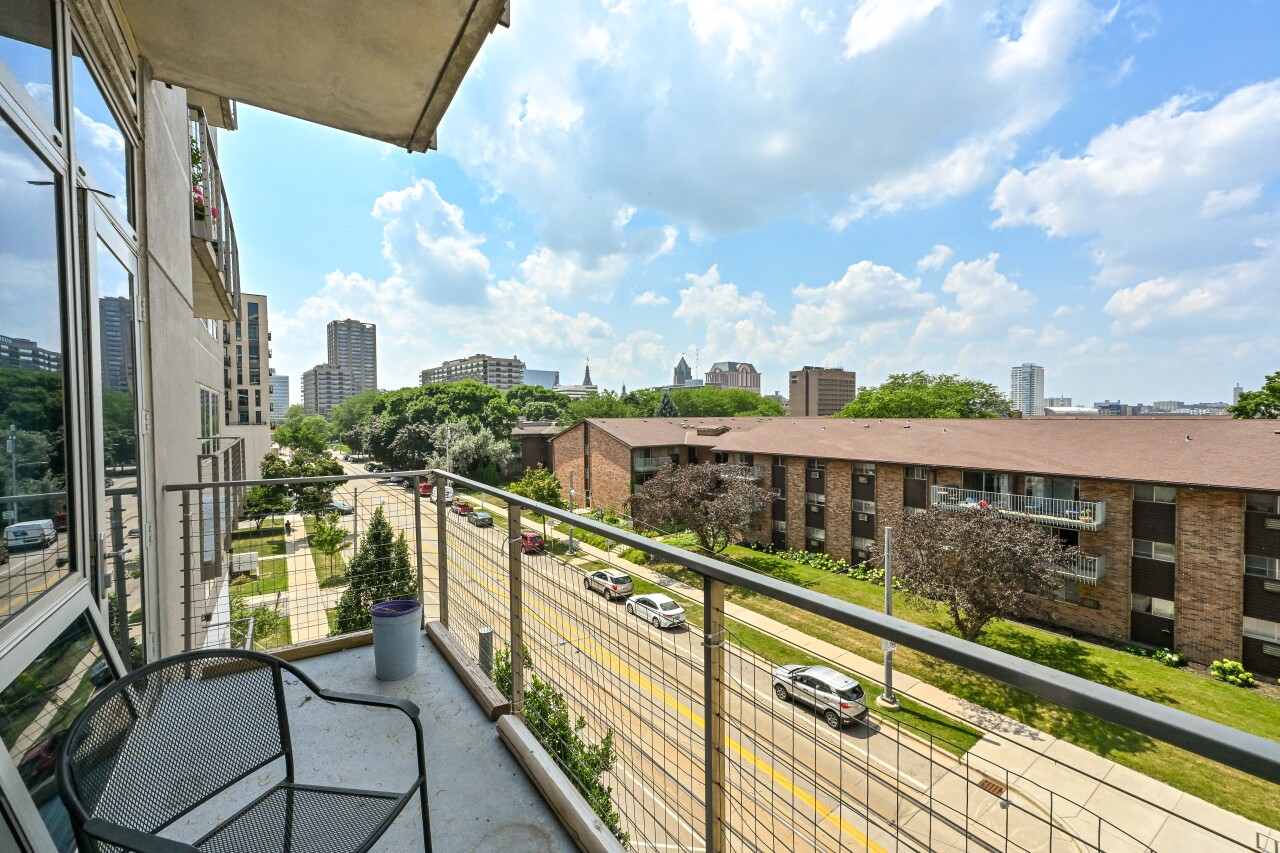 601 E Ogden Ave Unit: 408