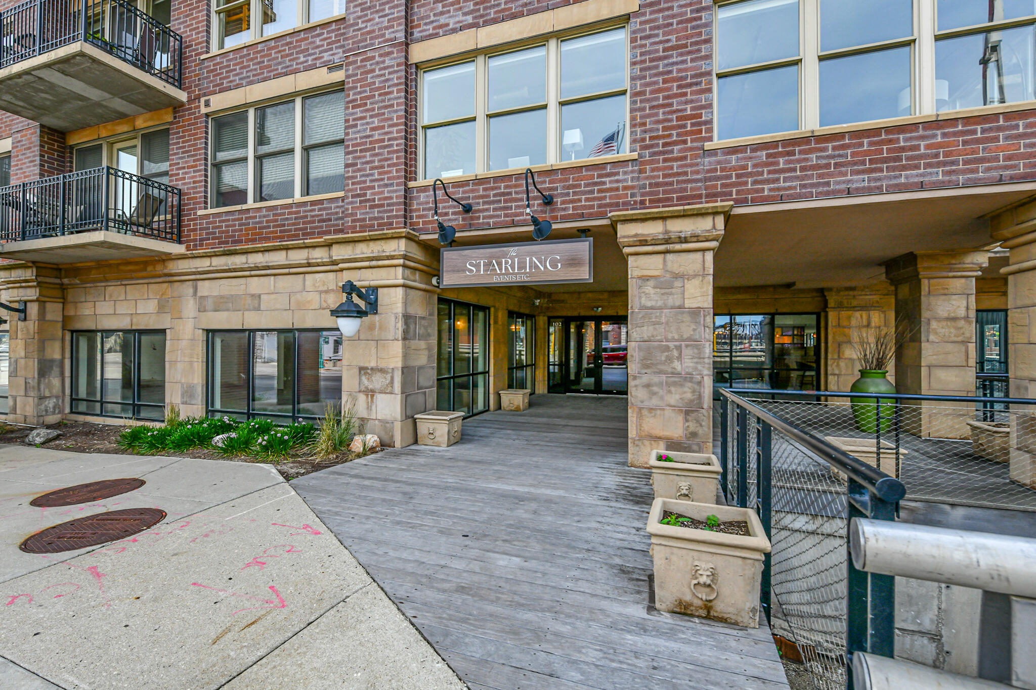 102 N Water St Unit: 213