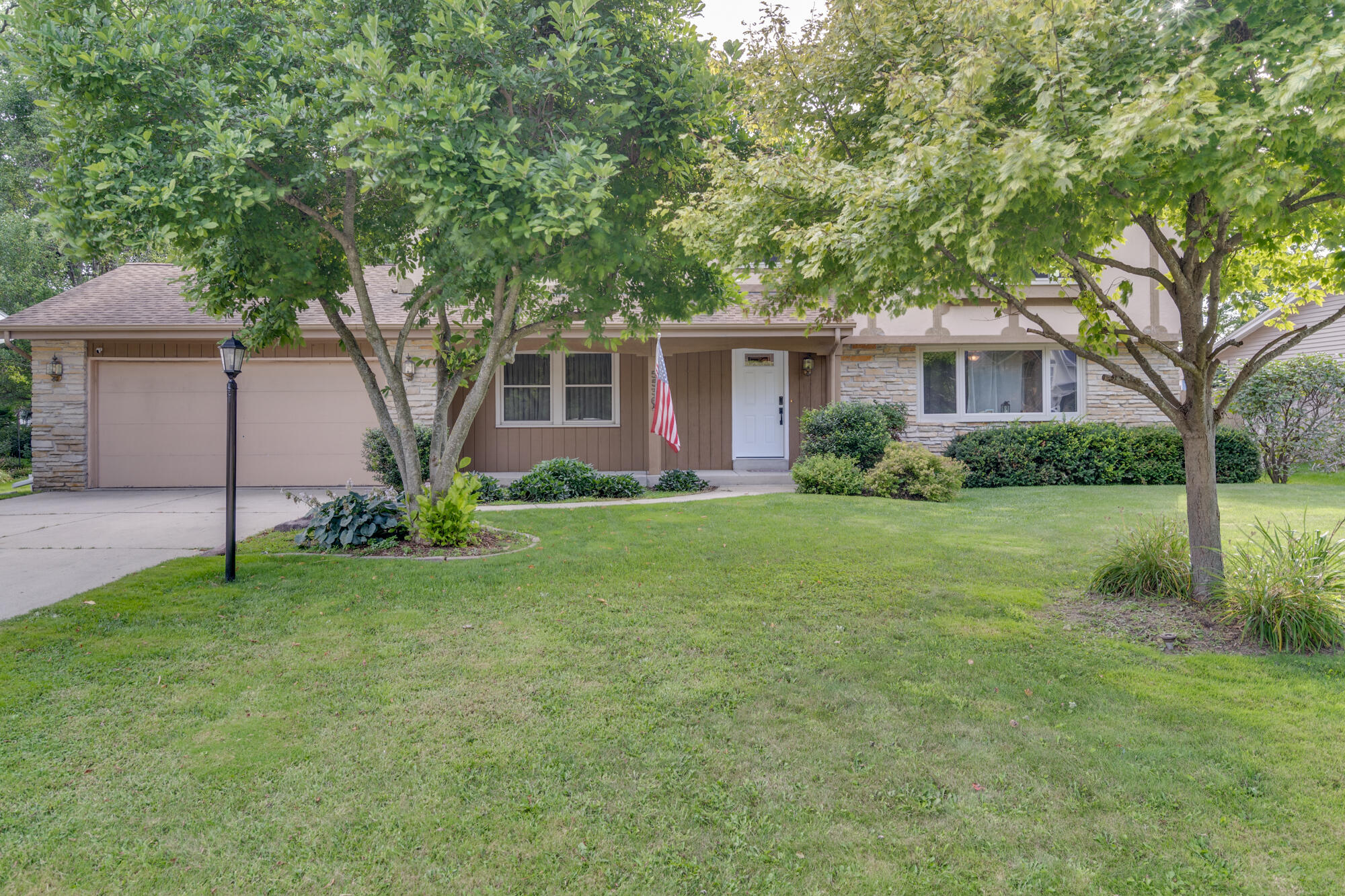 5536 Whirlaway Ln