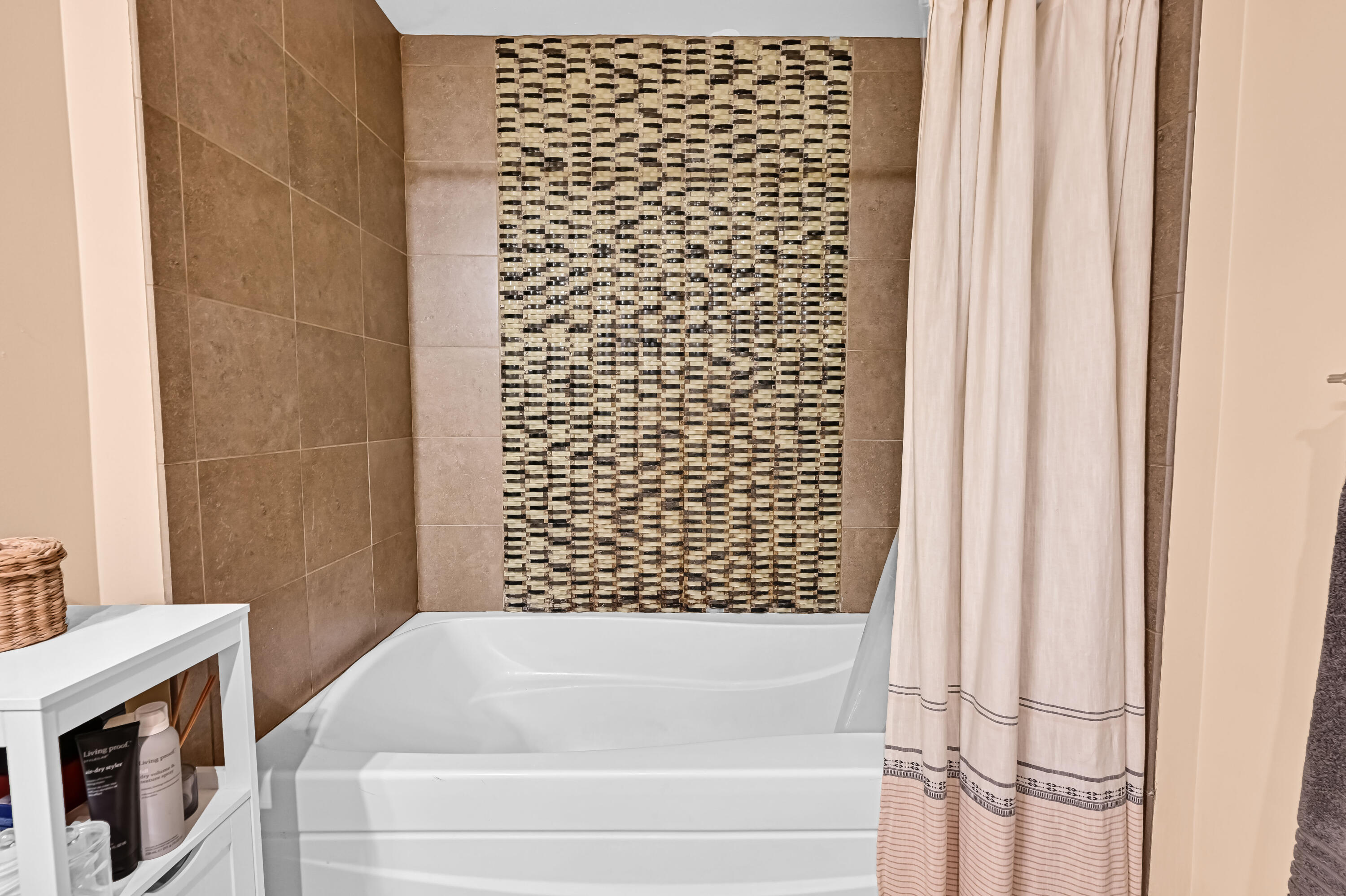 102 N Water St Unit: 213