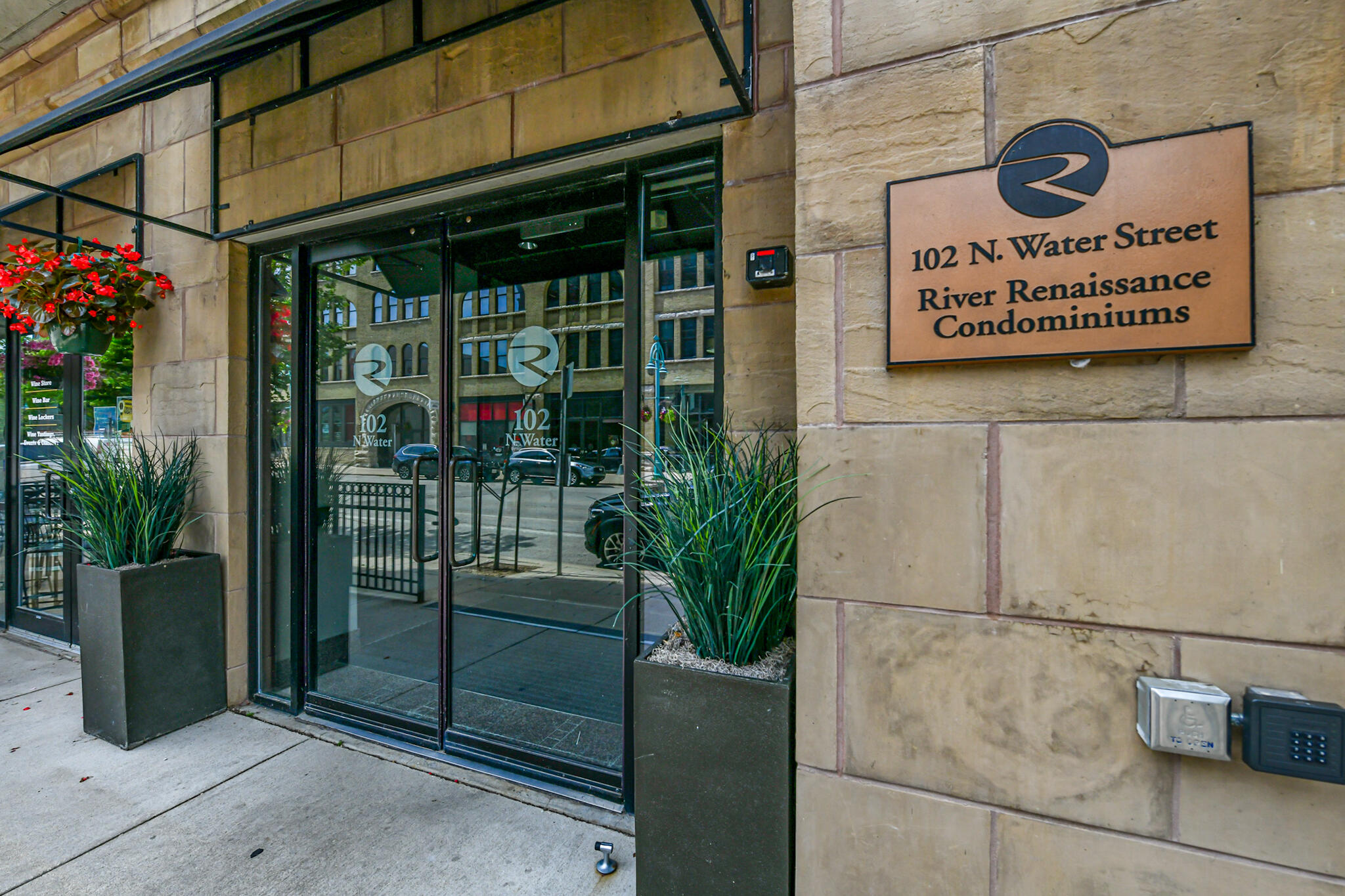 102 N Water St Unit: 213