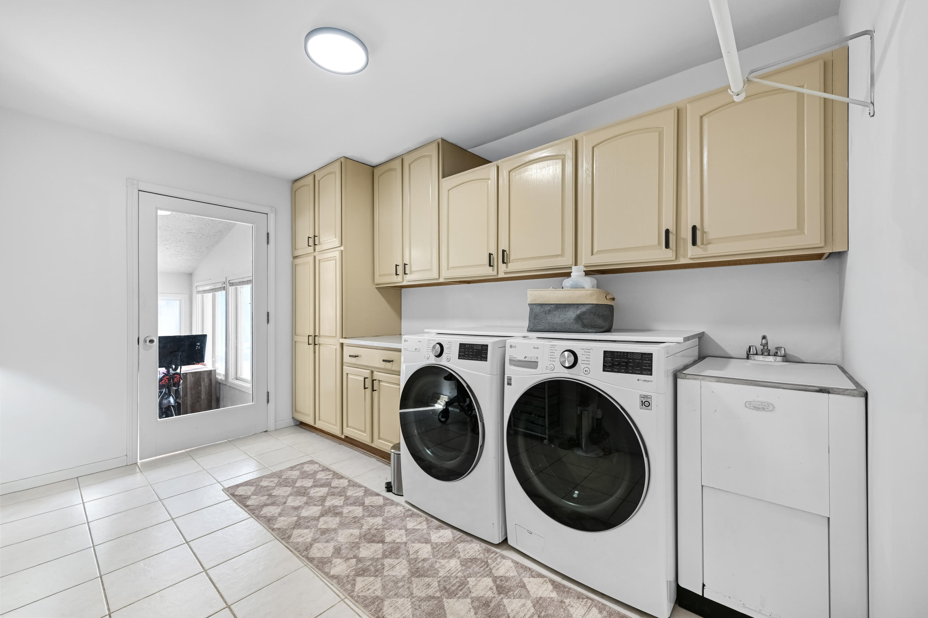 S57W22661 Woodside Ct