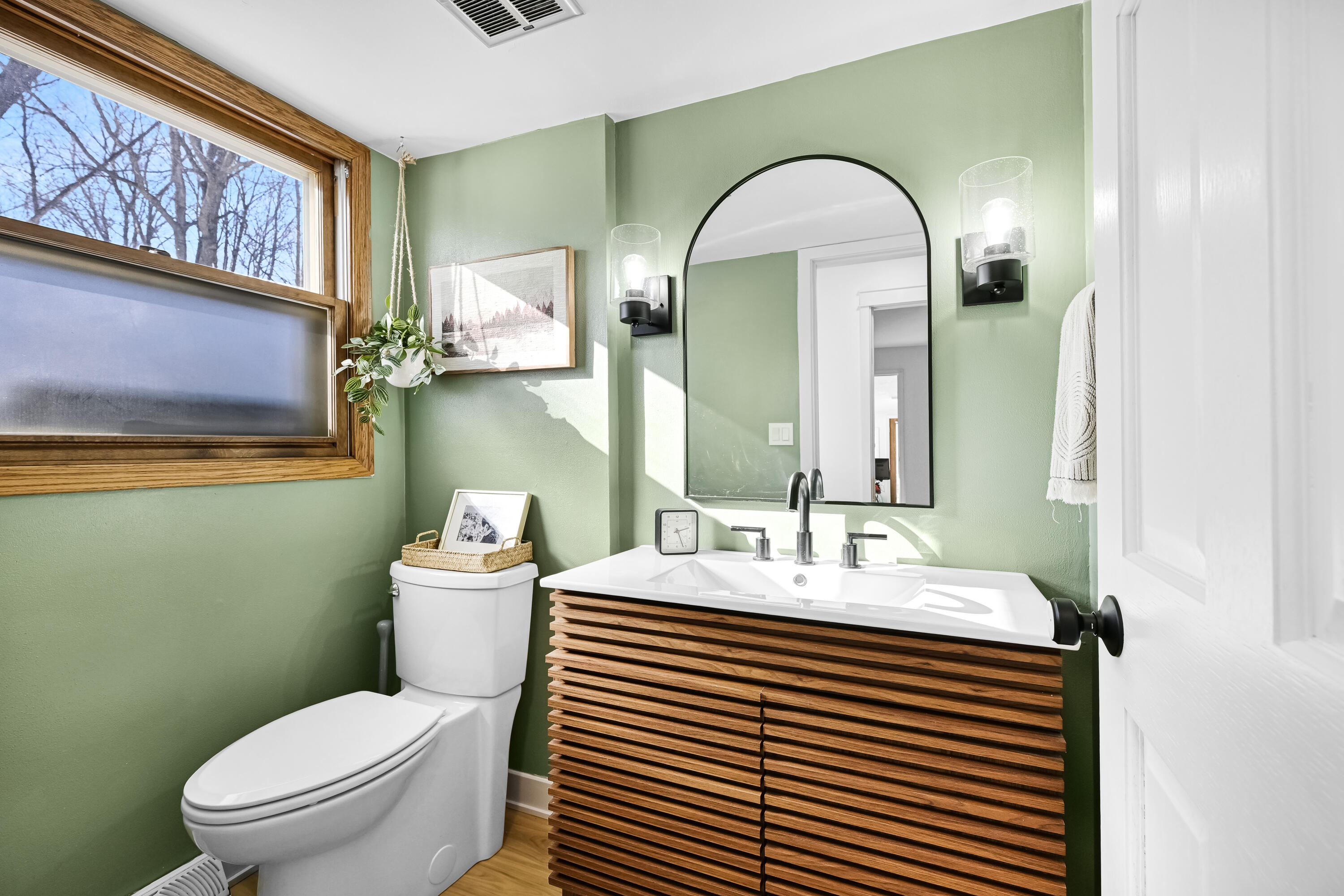 S57W22661 Woodside Ct