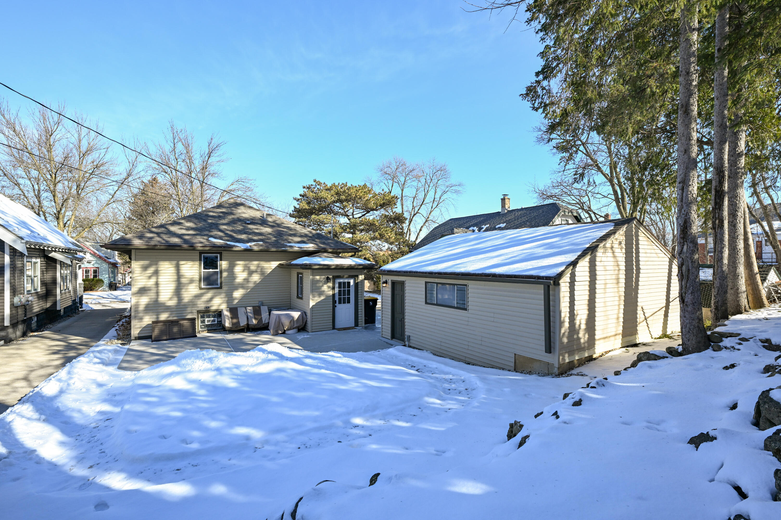 6825 Terrace Ct