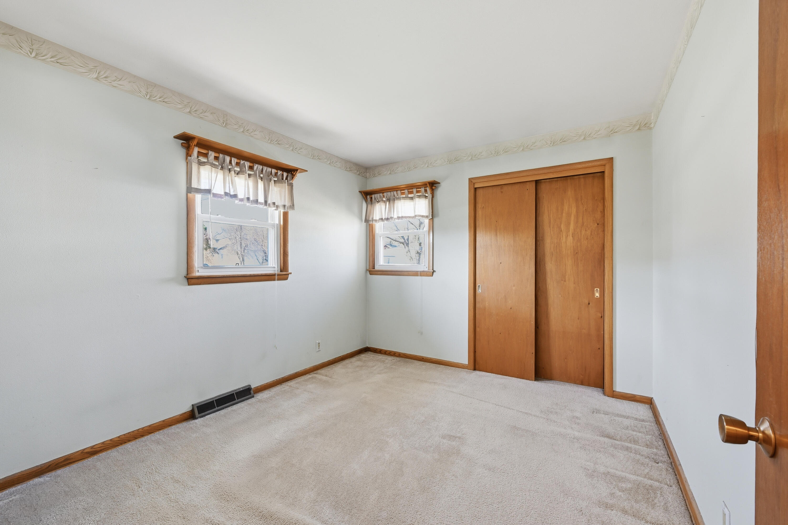 2417 Dombrowski Blvd